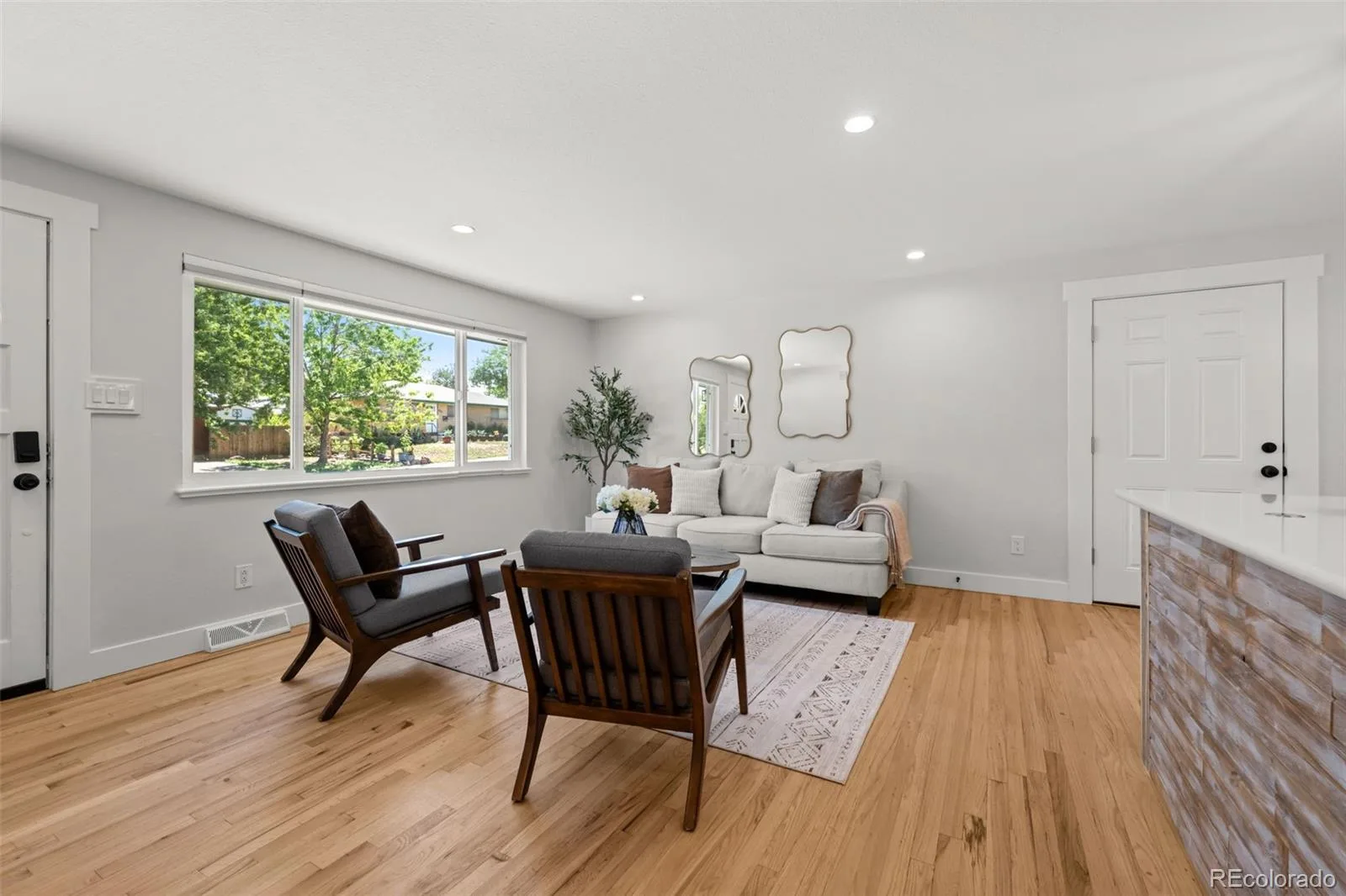5475 S Lakeview Street Littleton CO 80120 | MLS #REC8083415 08212026144925 1600 7