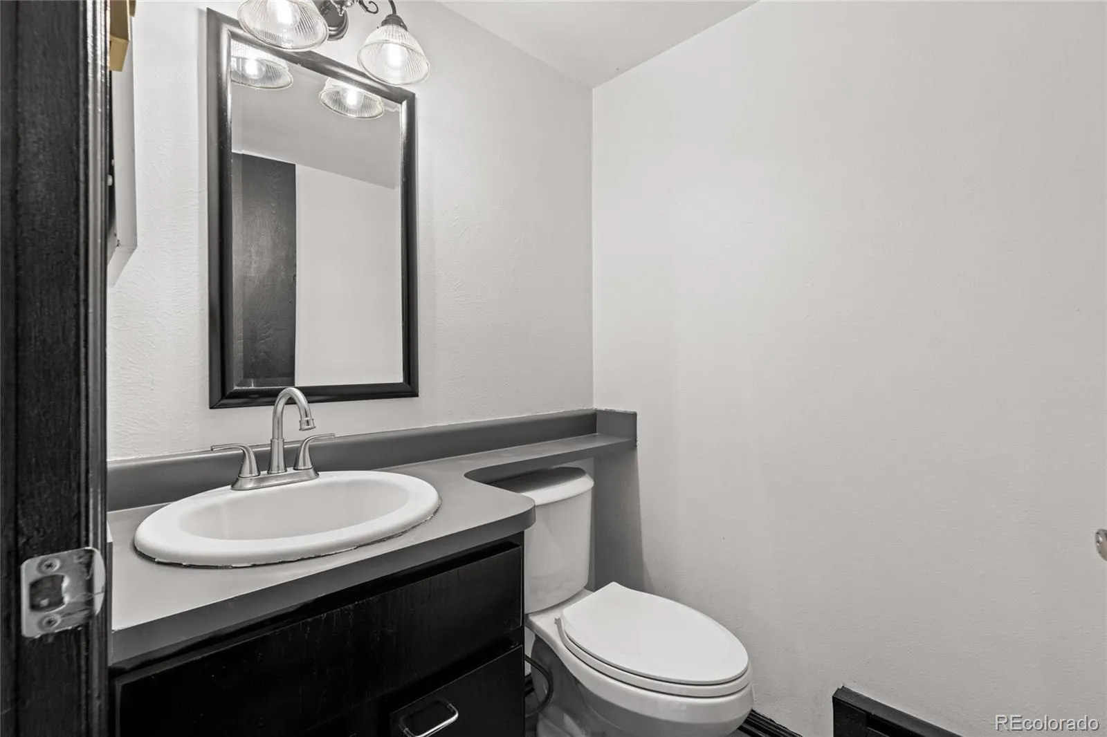 16562 E Louisiana Drive Aurora CO 80017 MLS #REC8085042 05202026024434 1600 10