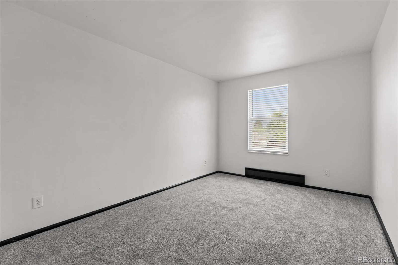 16562 E Louisiana Drive Aurora CO 80017 MLS #REC8085042 05202026024434 1600 19