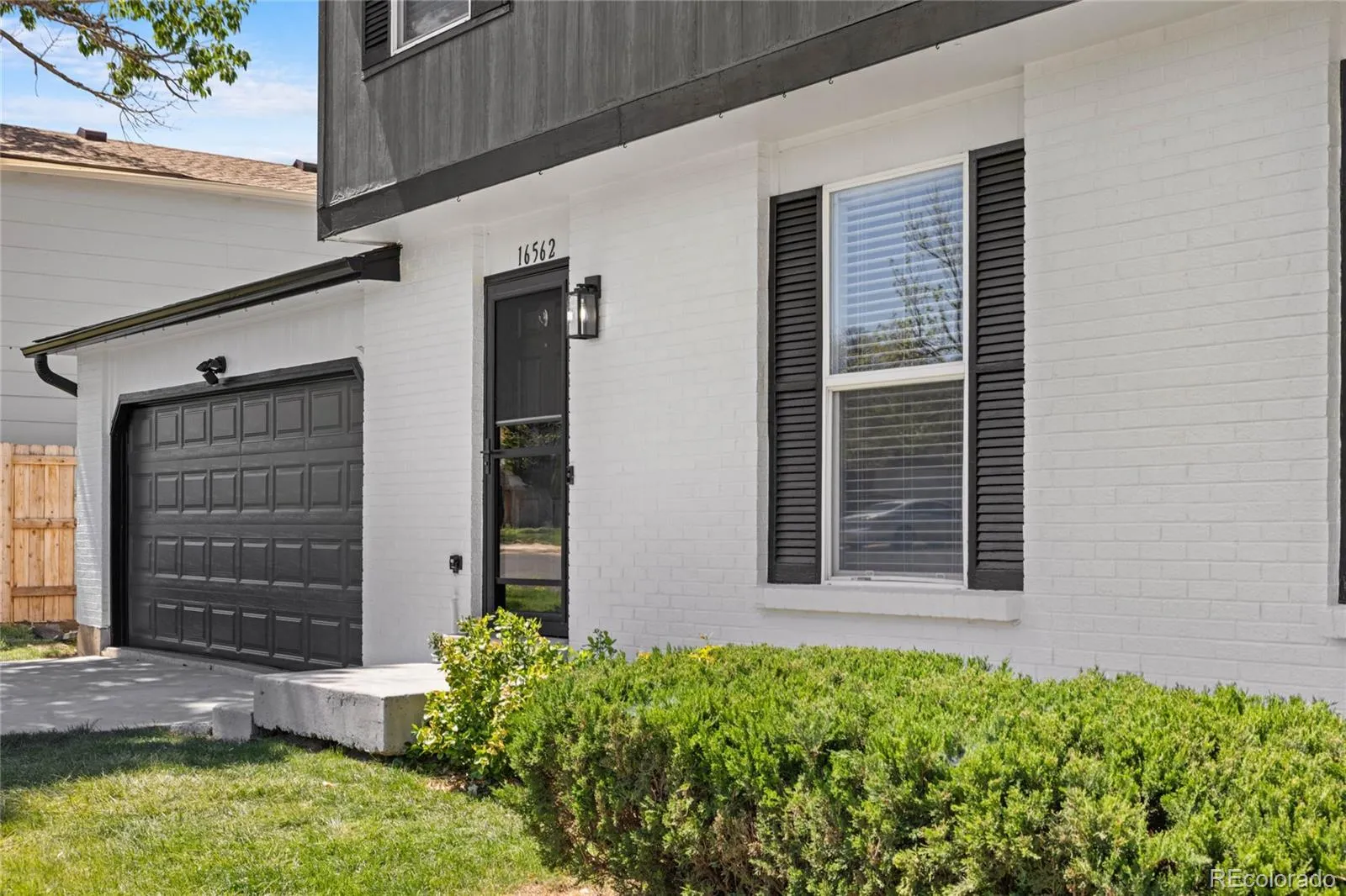 16562 E Louisiana Drive Aurora CO 80017 MLS #REC8085042 05202026024434 1600 26