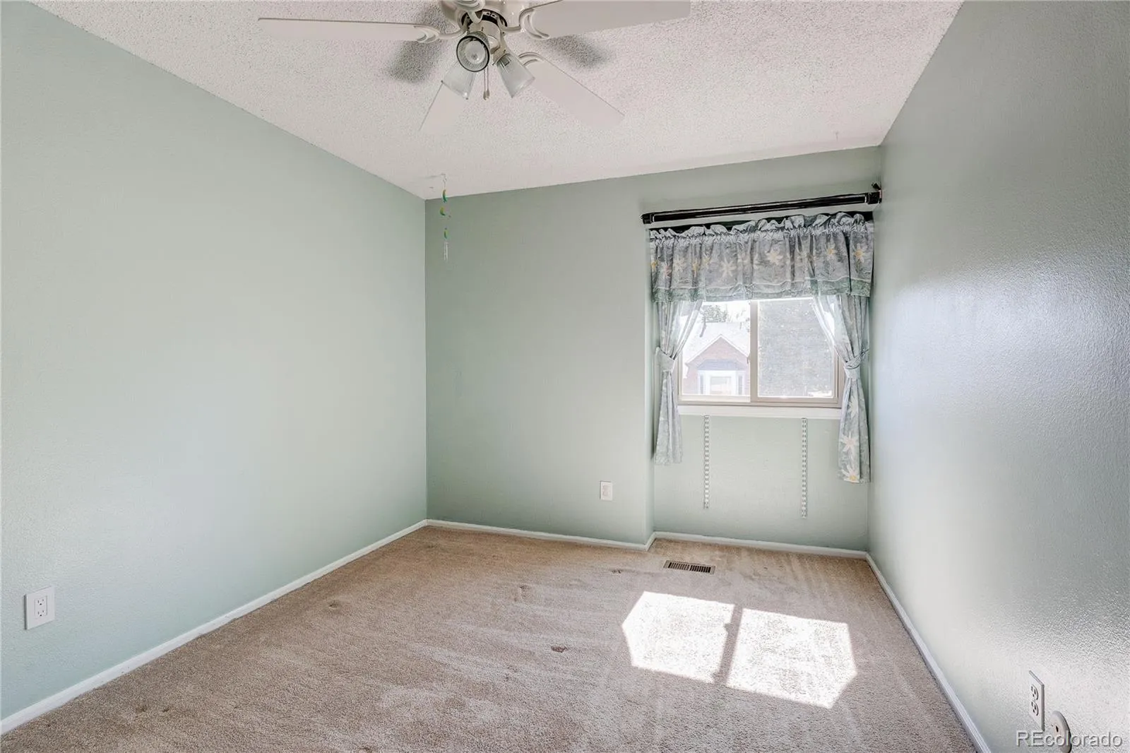 5723 S Killarney Way Centennial CO 80015 MLS #REC8086419 04232026124800 1600 19