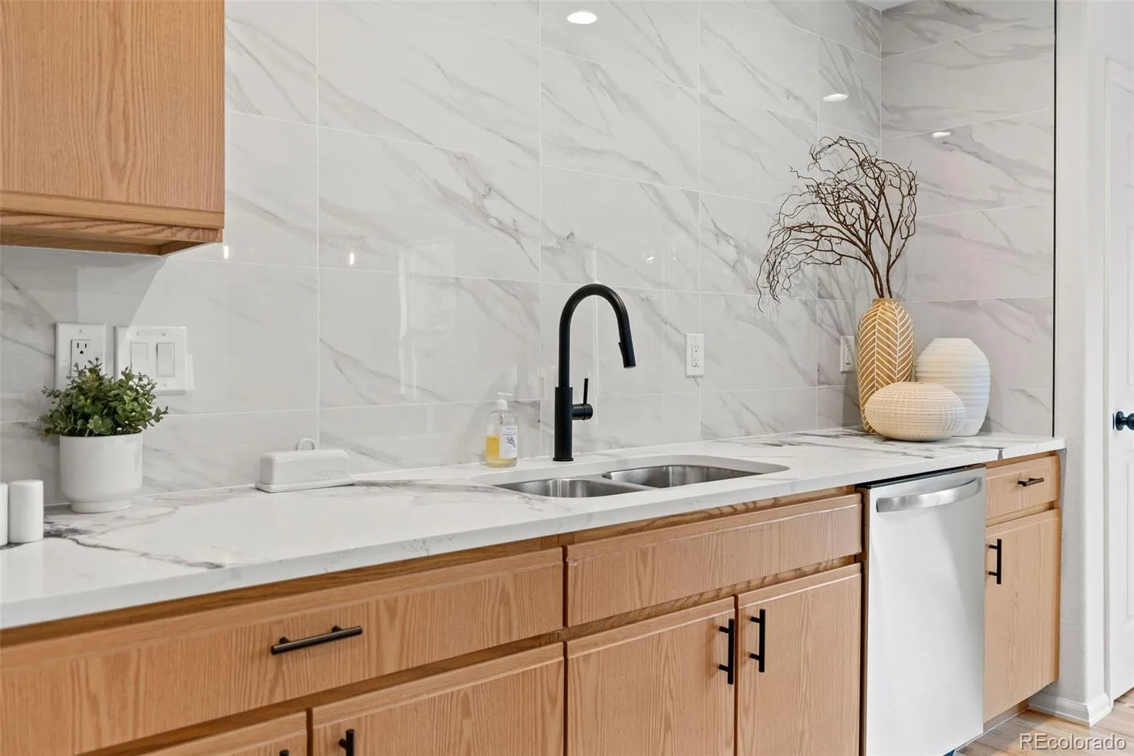 21960 E Crestline Lane Aurora CO 80015 | MLS #REC8086451 07242026205435 1600 13