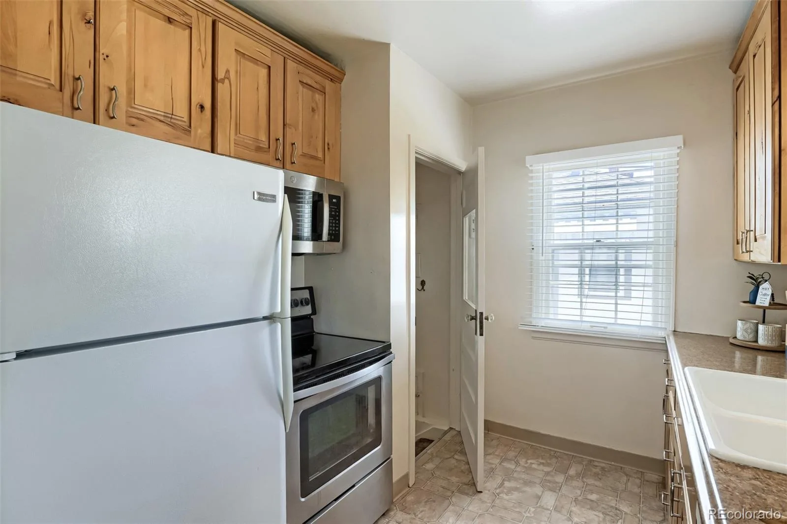 3990 S Logan Street Englewood CO 80113 | MLS #REC8090624 08102026174524 1600 6