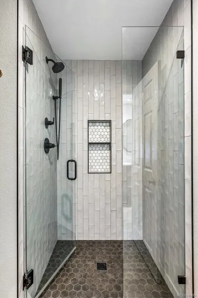 04162026163749 800 18