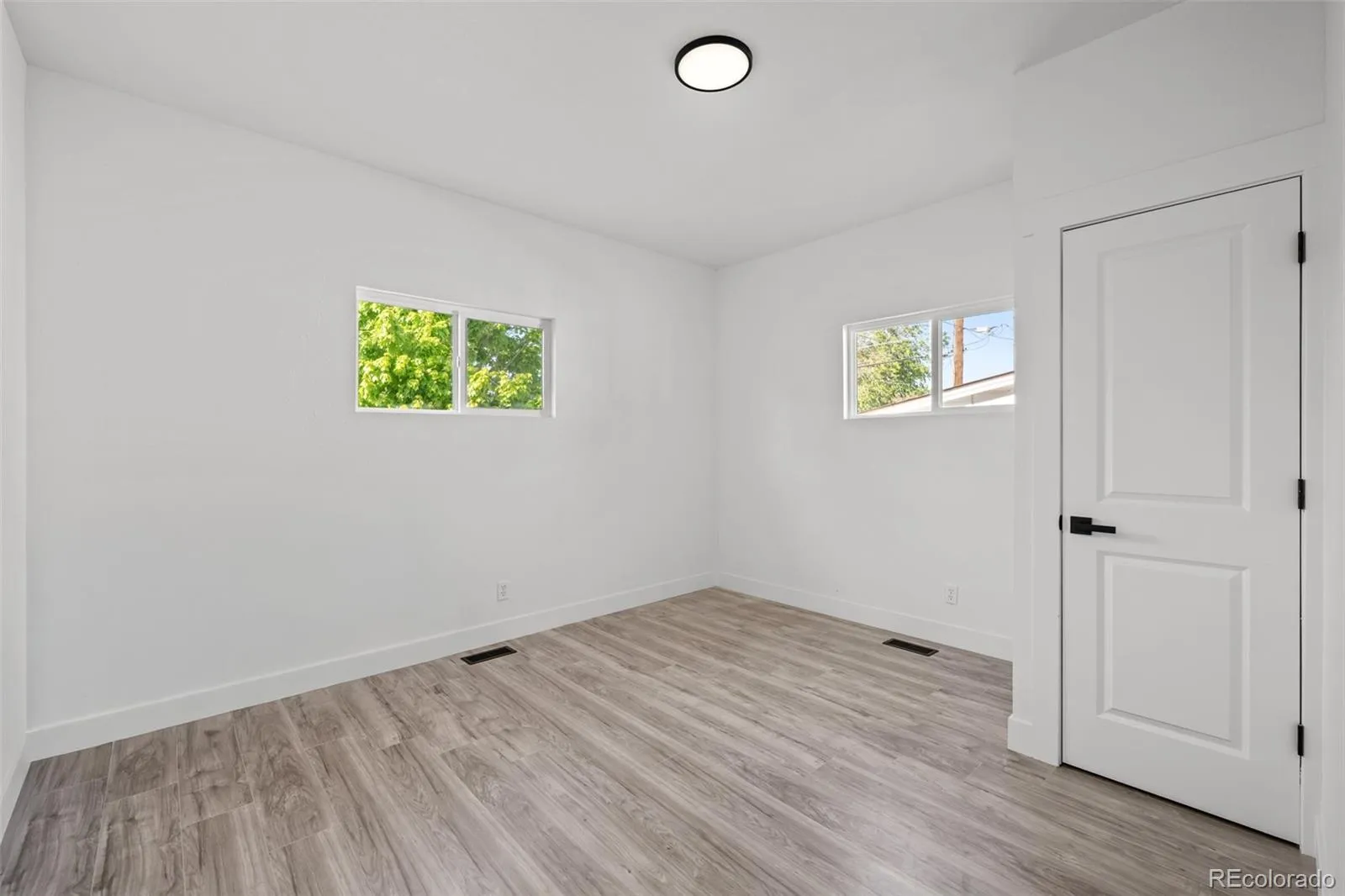 5755 W 43rd Avenue Denver CO 80212 MLS #REC8102624 05252026174858 1600 24
