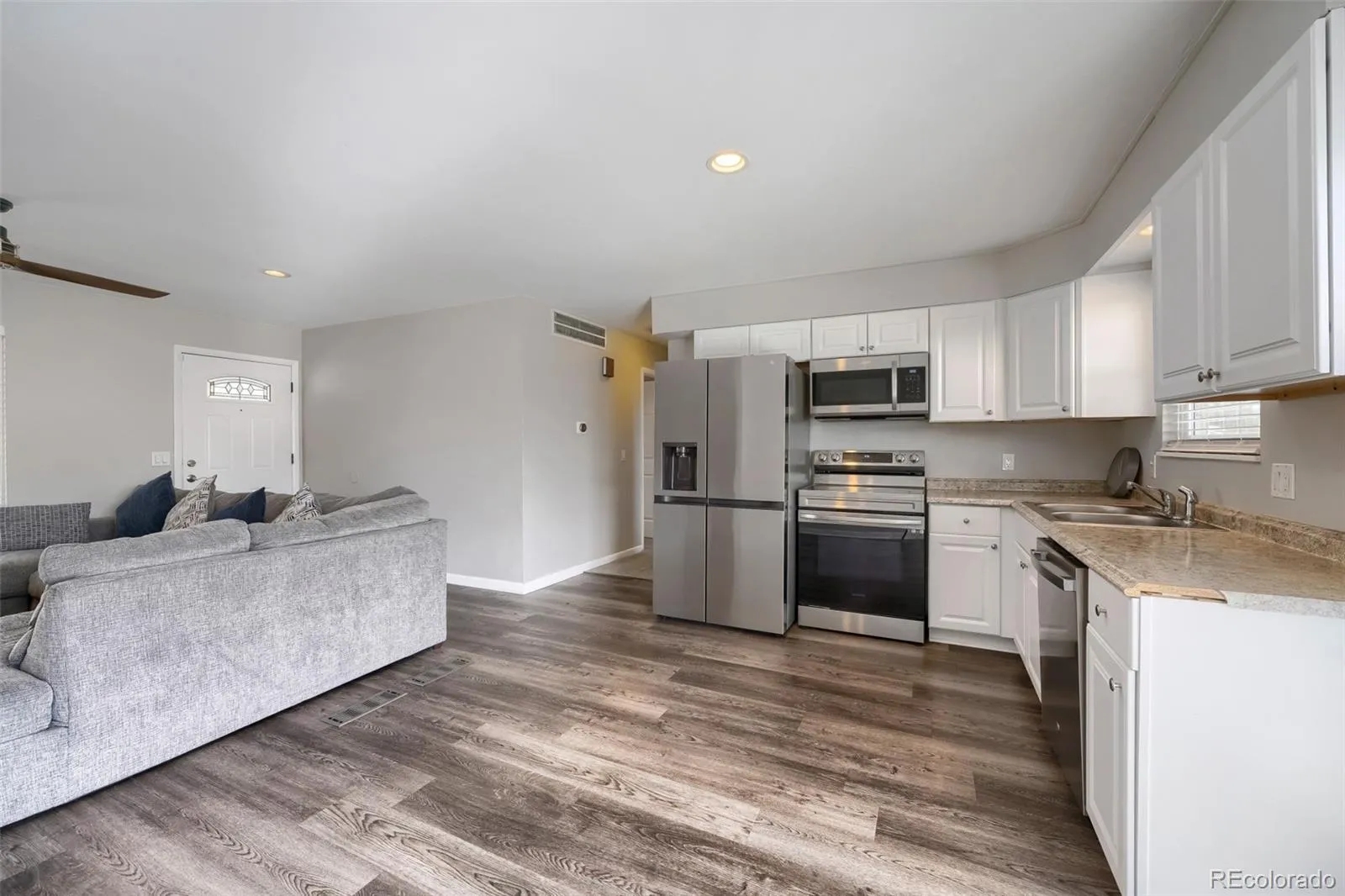 4708 S Ouray Way Aurora CO 80015 MLS #REC8109999 04212026194119 1600 6