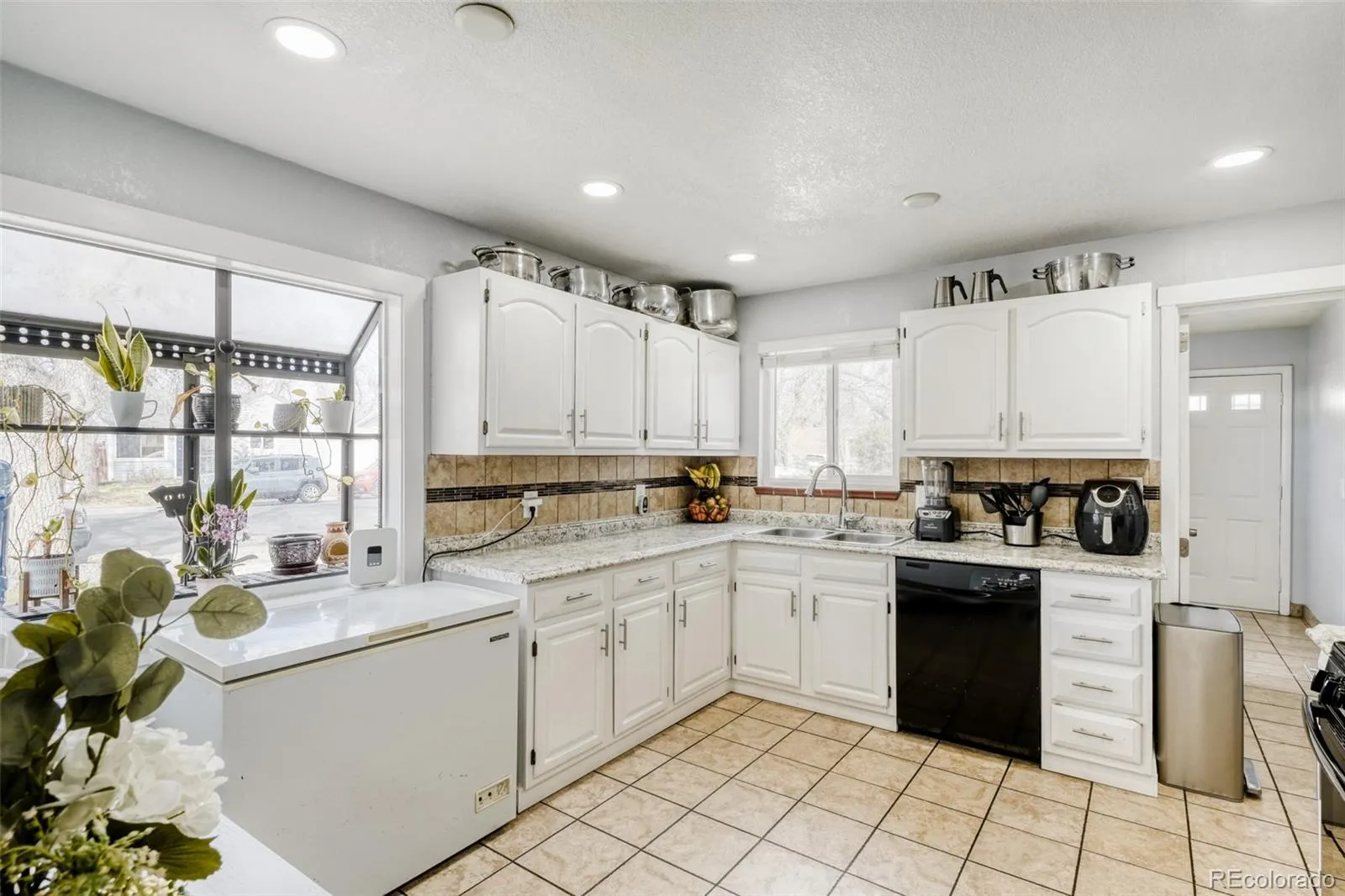 970 Nile Street Aurora CO 80010 MLS #REC8114661 04112026192136 1600 13