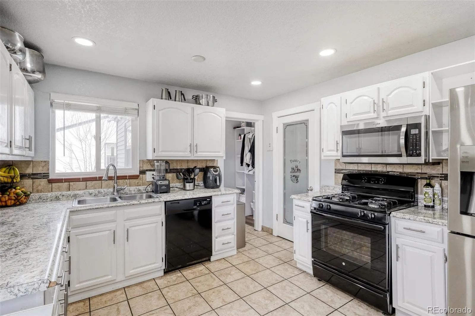 970 Nile Street Aurora CO 80010 MLS #REC8114661 04112026192136 1600 14