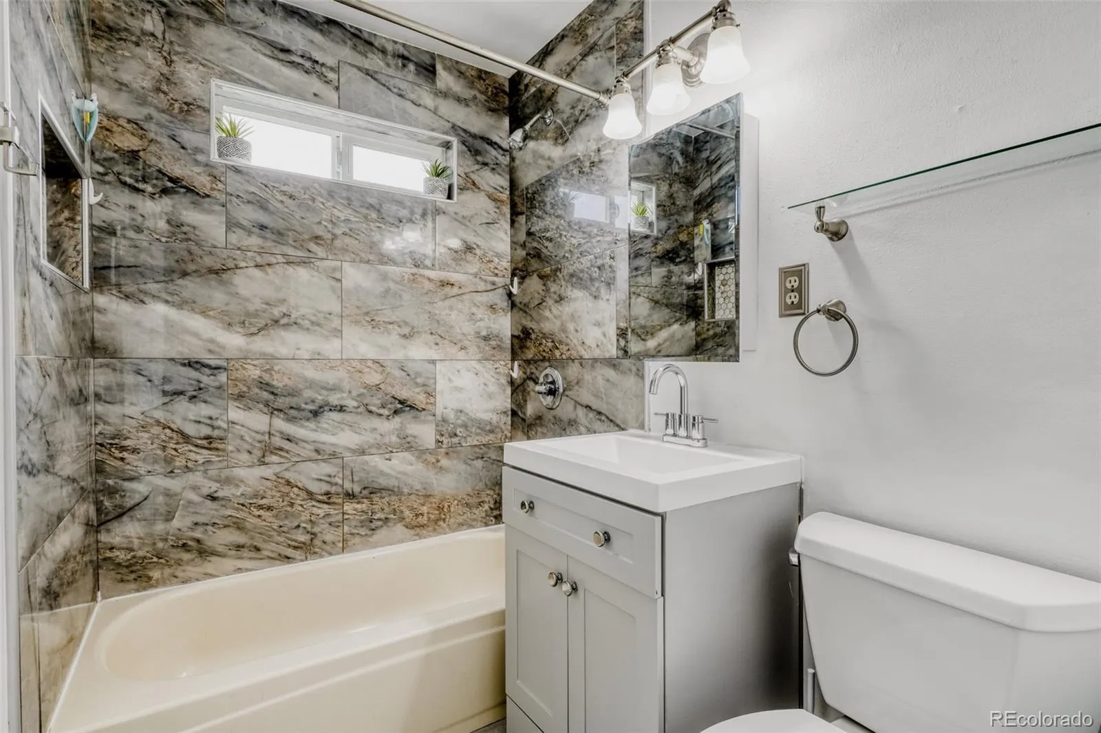 970 Nile Street Aurora CO 80010 MLS #REC8114661 04112026192136 1600 21