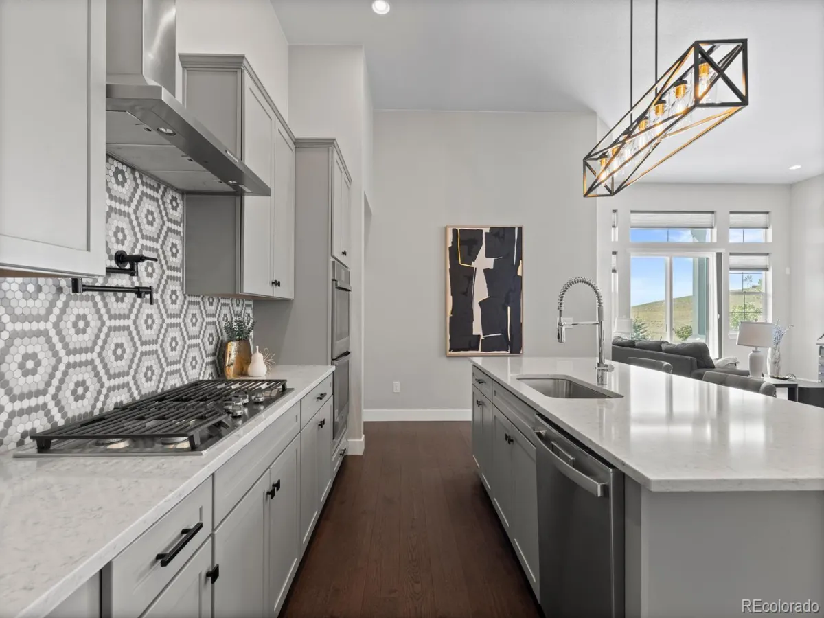 7043 S Uriah Street Aurora CO 80016 MLS #REC8116872 05152026034532 1200 12