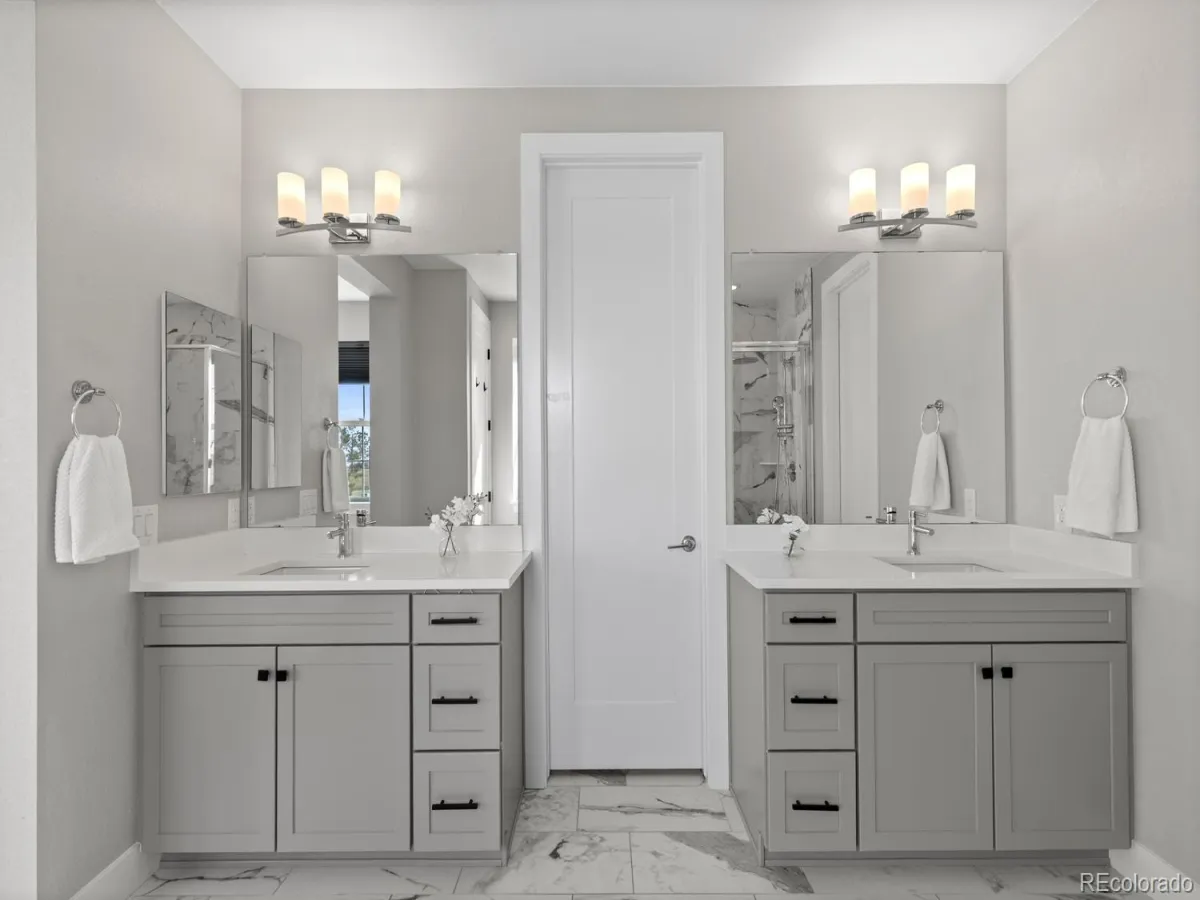 7043 S Uriah Street Aurora CO 80016 MLS #REC8116872 05152026034532 1200 18