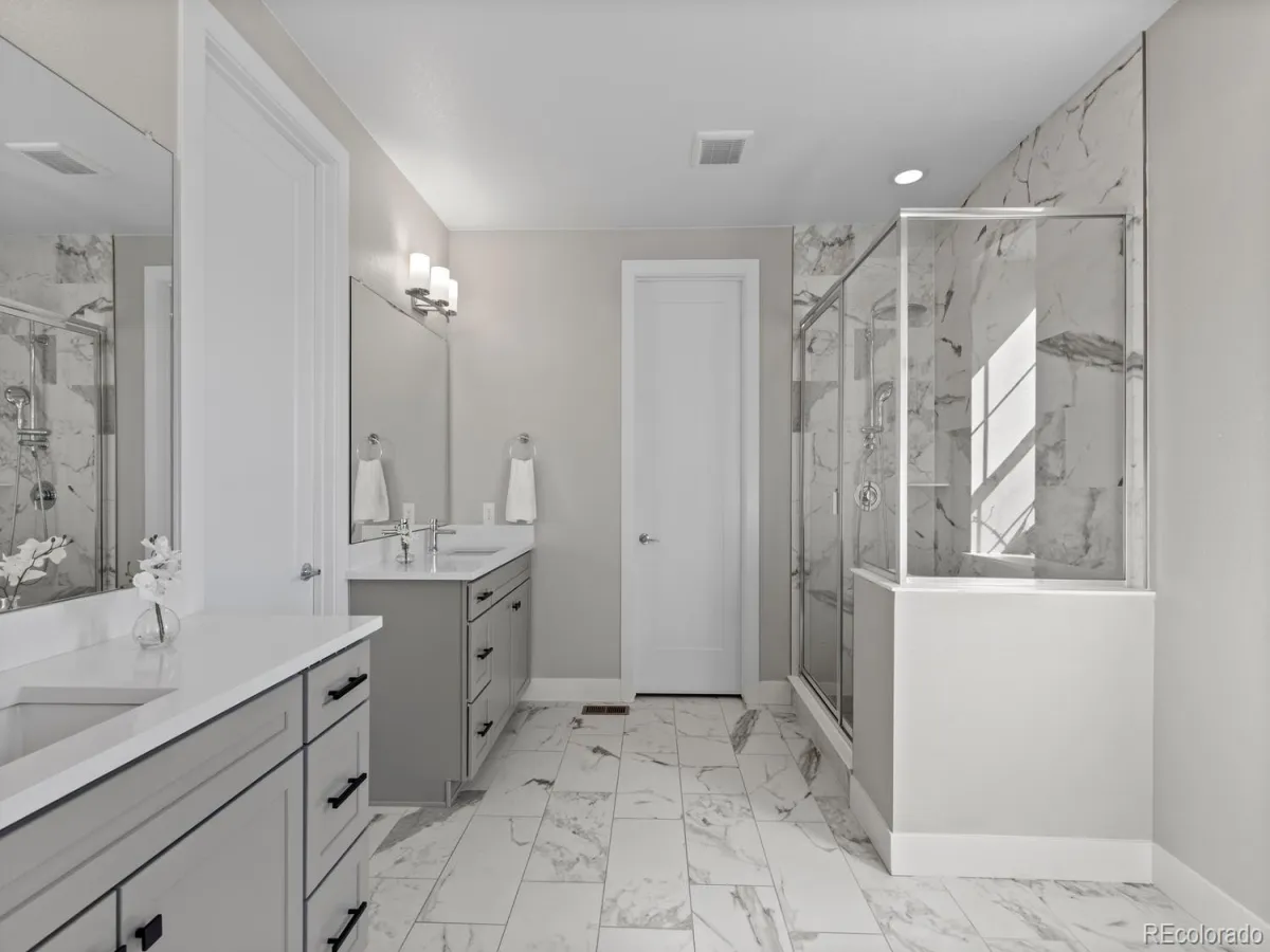 7043 S Uriah Street Aurora CO 80016 MLS #REC8116872 05152026034532 1200 19