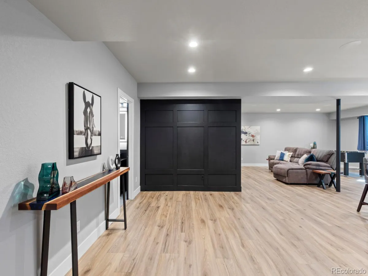 7043 S Uriah Street Aurora CO 80016 MLS #REC8116872 05152026034532 1200 28
