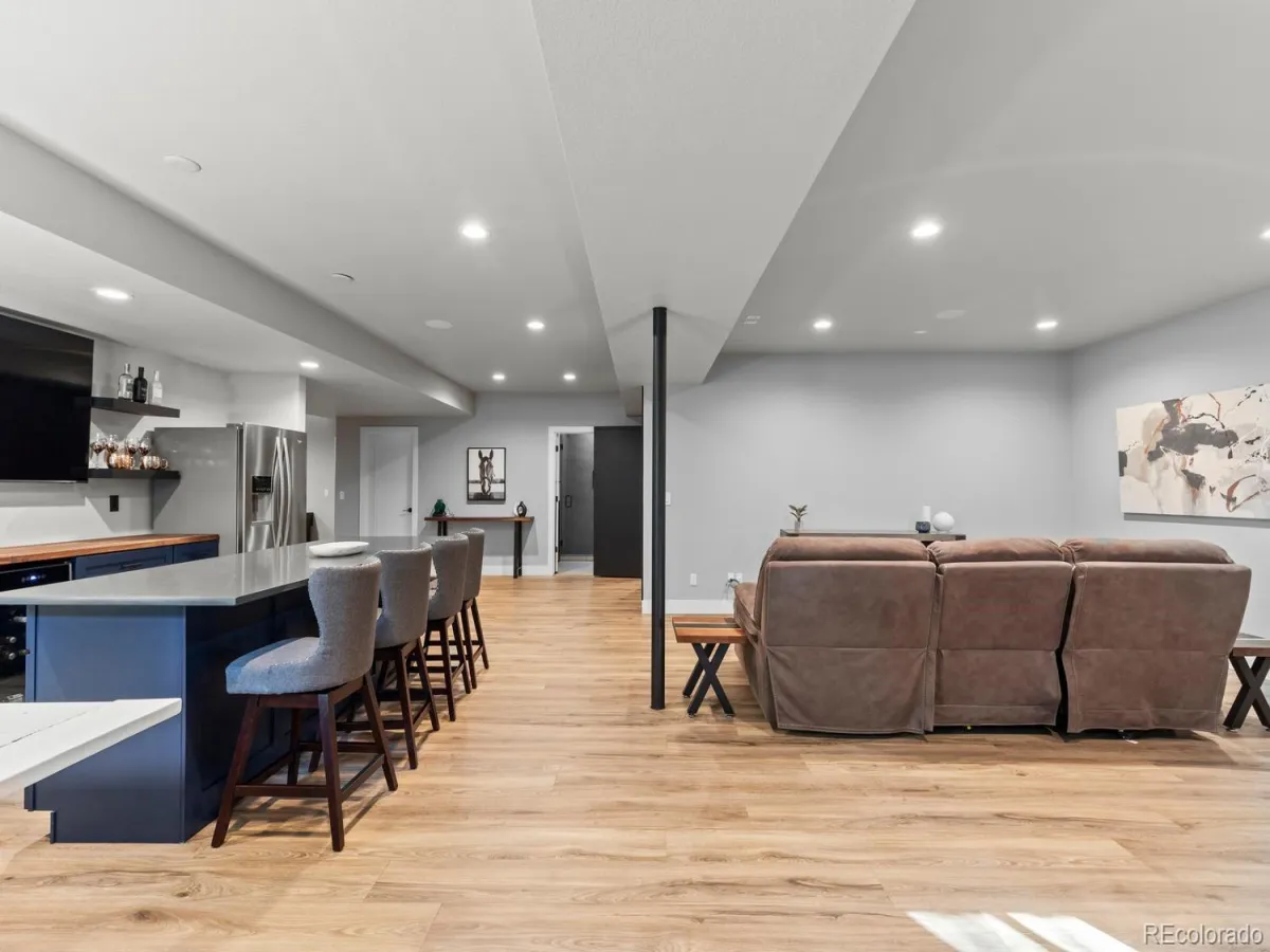 7043 S Uriah Street Aurora CO 80016 MLS #REC8116872 05152026034532 1200 32