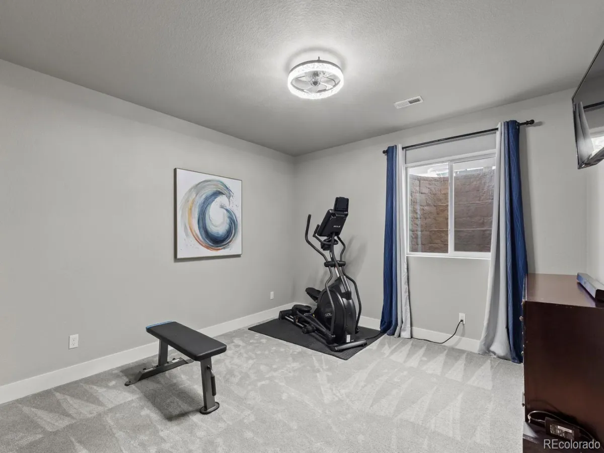 7043 S Uriah Street Aurora CO 80016 MLS #REC8116872 05152026034532 1200 35