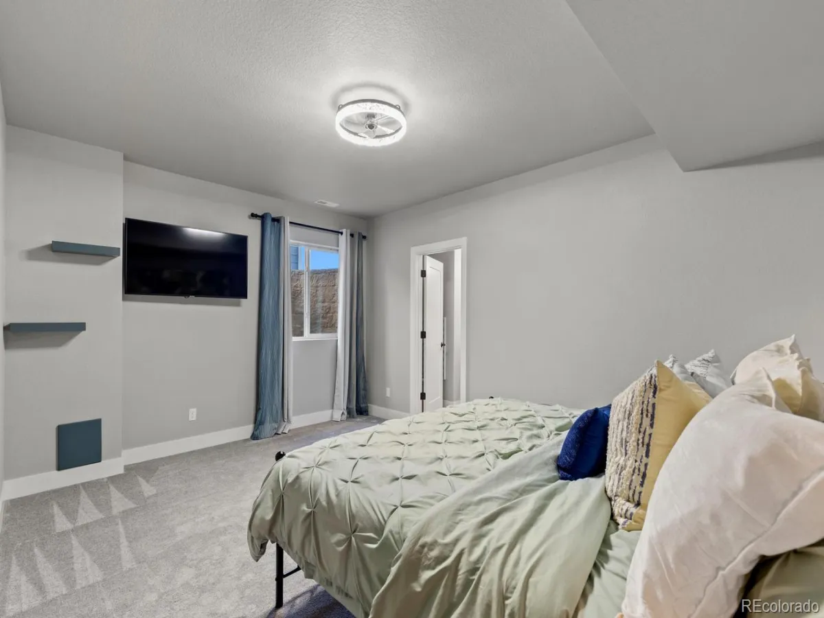 7043 S Uriah Street Aurora CO 80016 MLS #REC8116872 05152026034532 1200 36