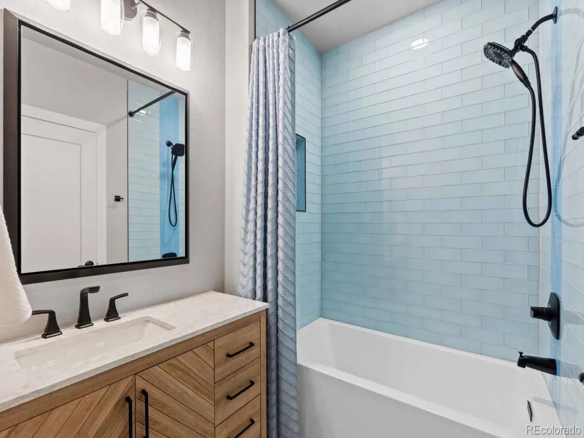 7043 S Uriah Street Aurora CO 80016 MLS #REC8116872 05152026034532 1200 37