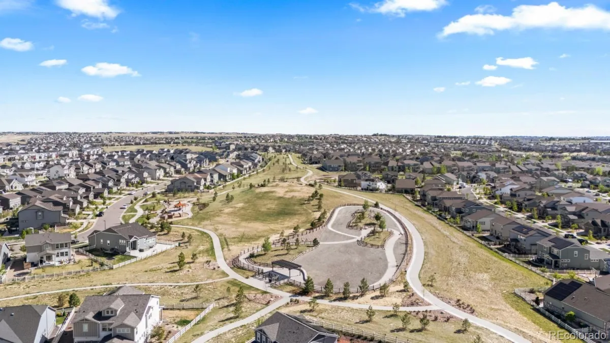 7043 S Uriah Street Aurora CO 80016 MLS #REC8116872 05152026034532 1200 39