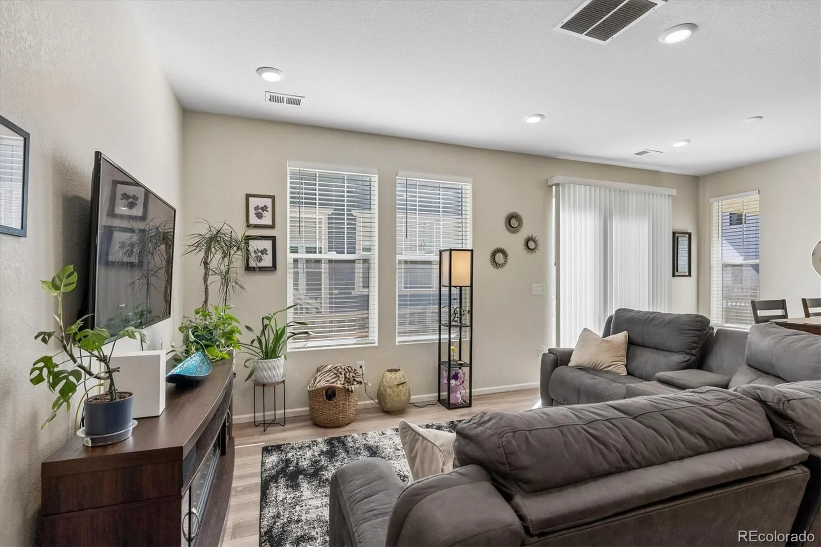 21352 E 60th Avenue Aurora CO 80019 | MLS #REC8123666 10142026184307 1600 18