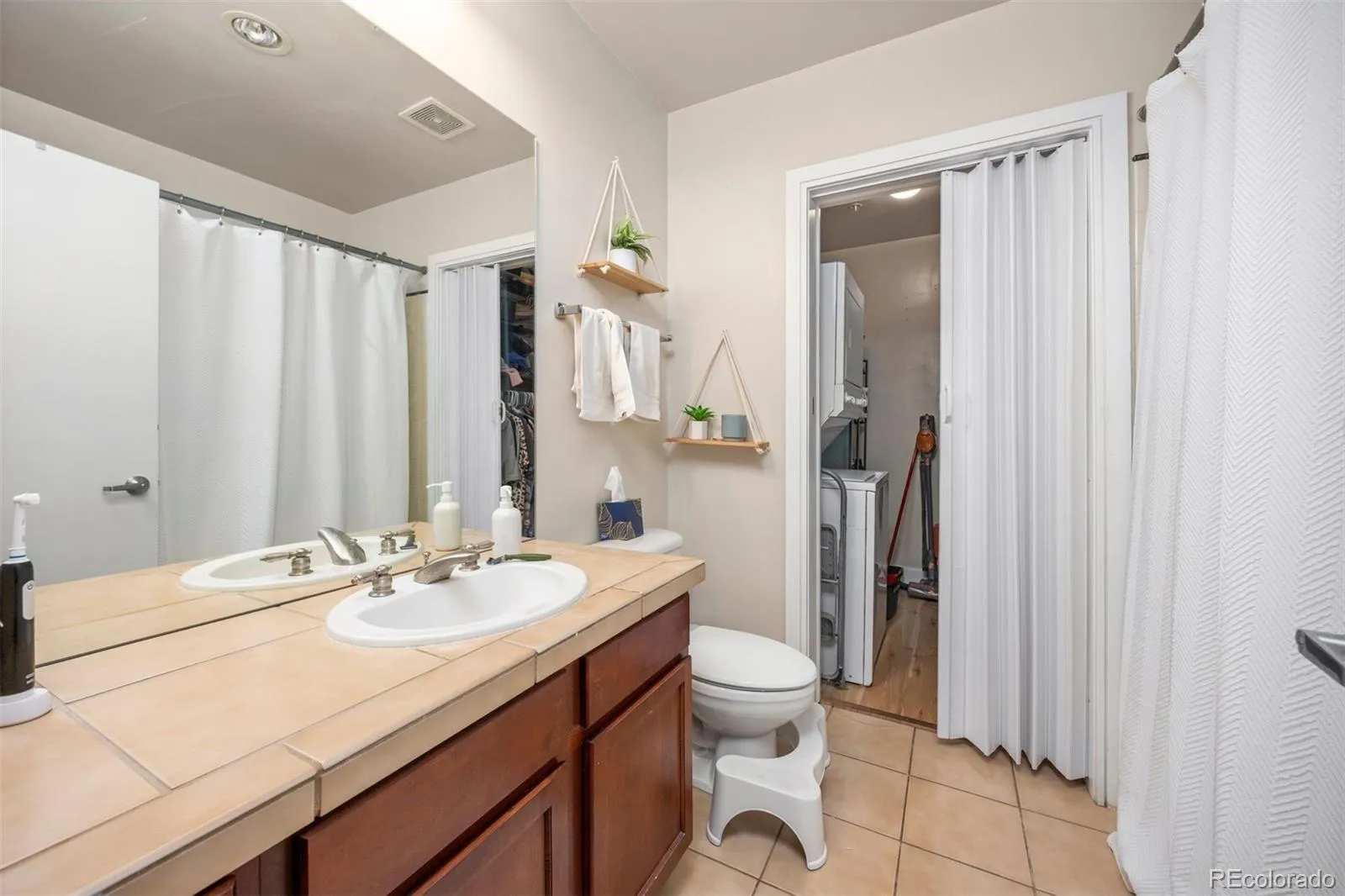 2441 N Broadway #202 Denver CO 80205 MLS #REC8124100 05232026095947 1600 15