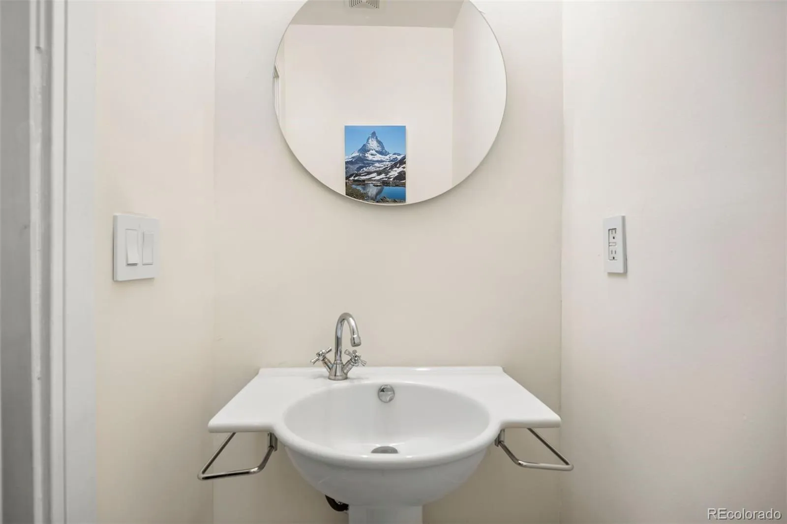 2441 N Broadway #202 Denver CO 80205 MLS #REC8124100 05232026095947 1600 9
