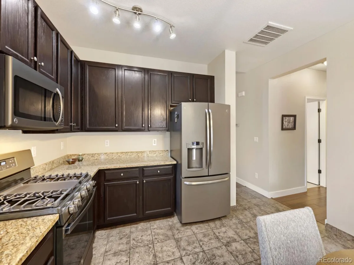 6827 W Rockland Place Littleton CO 80128 | MLS #REC8129740 08212026225907 1200 5