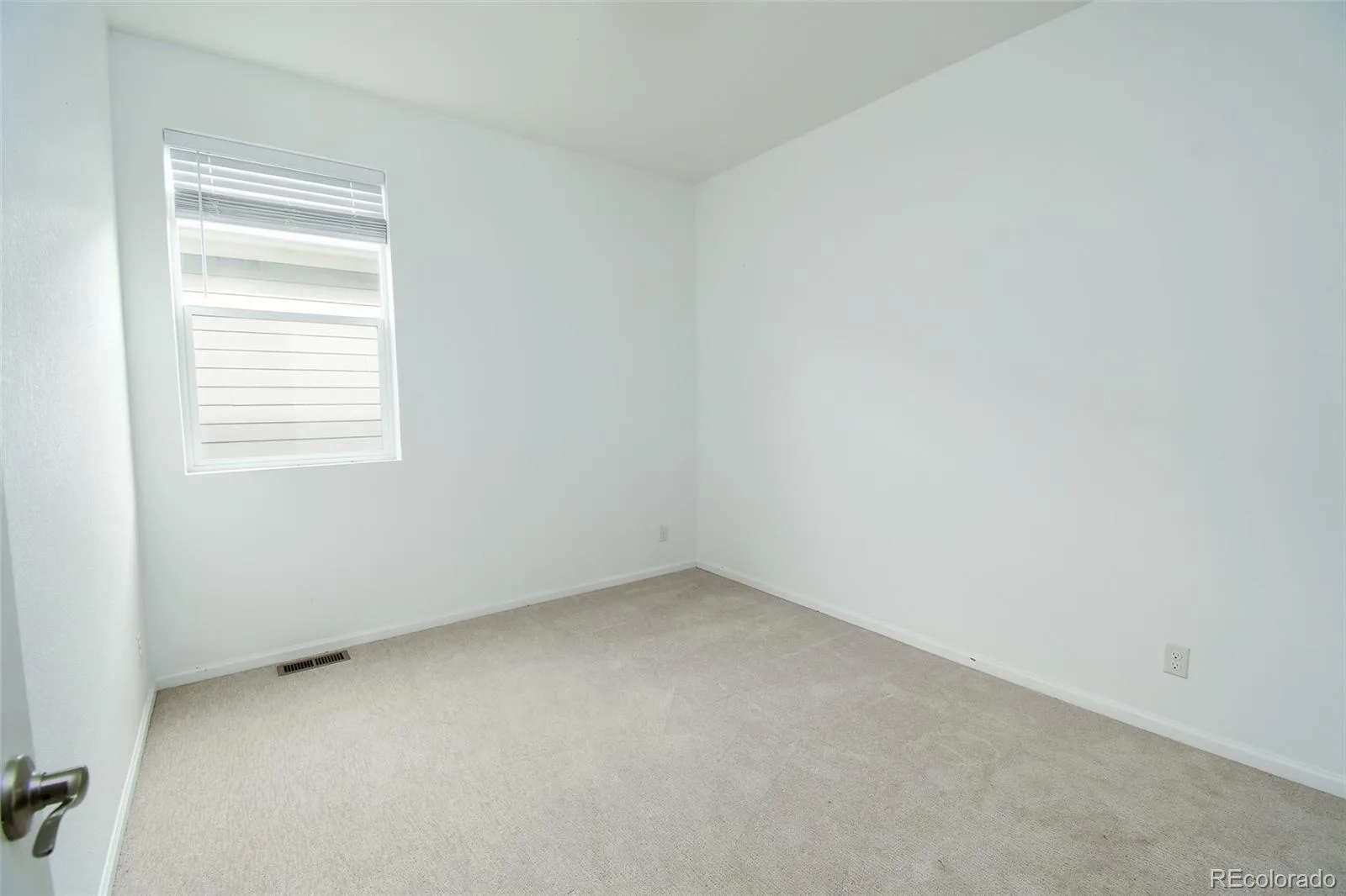 462 S Norfolk Court Aurora CO 80017 | MLS #REC8133568 10022026143601 1600 18