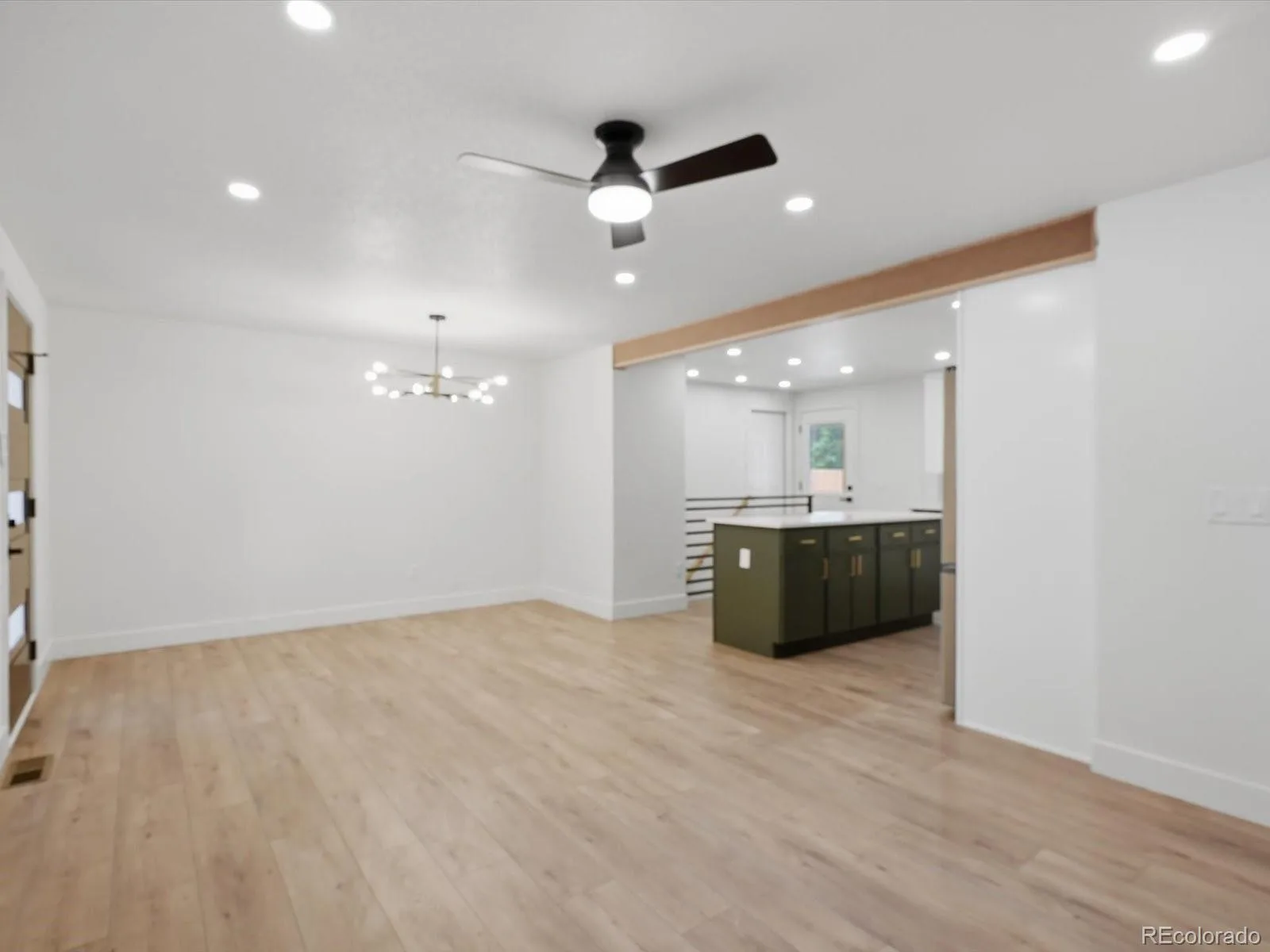 3455 W Powers Place Littleton CO 80123 | MLS #REC8142667 08152026222020 1600 10