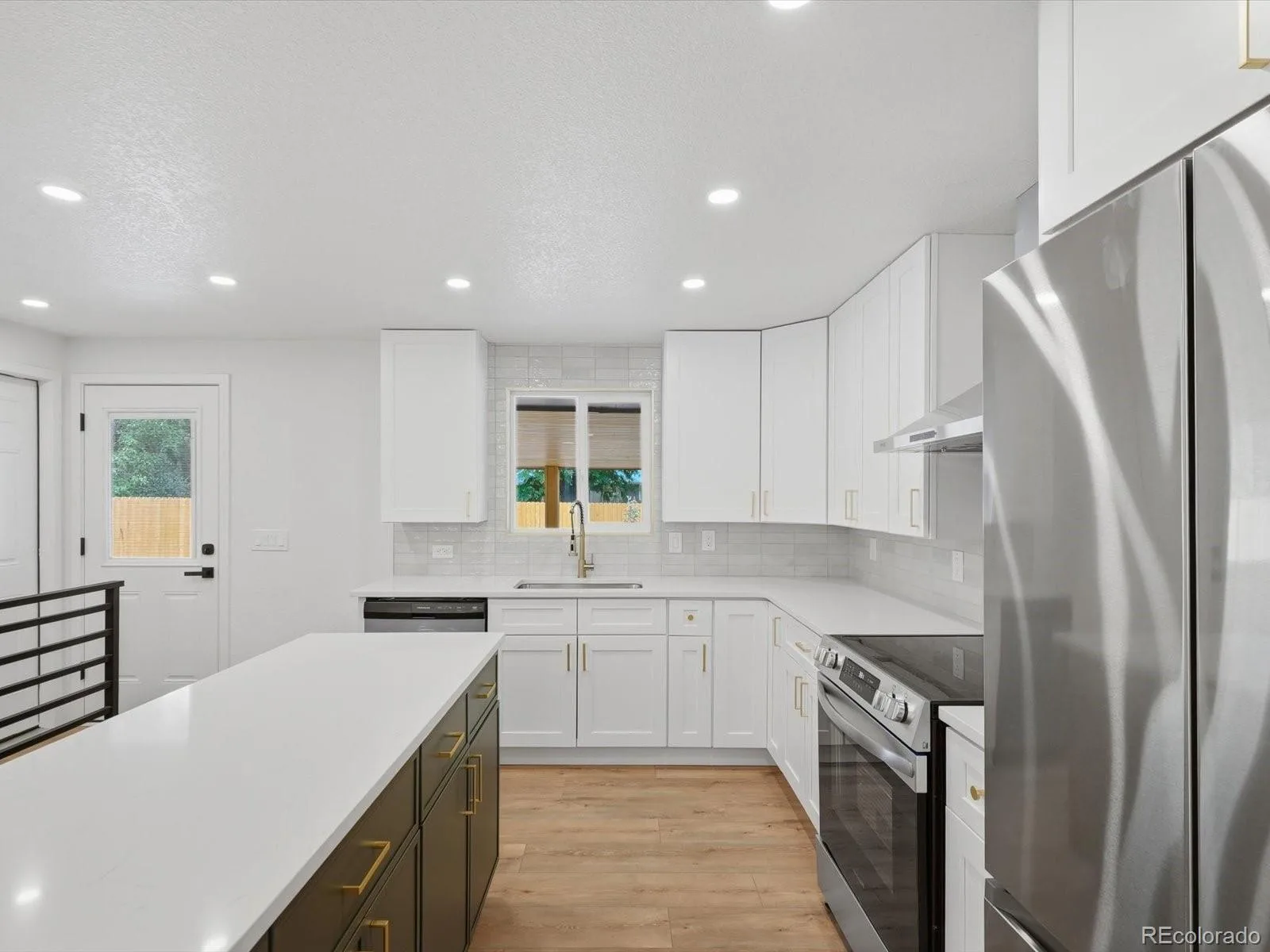 3455 W Powers Place Littleton CO 80123 | MLS #REC8142667 08152026222020 1600 16