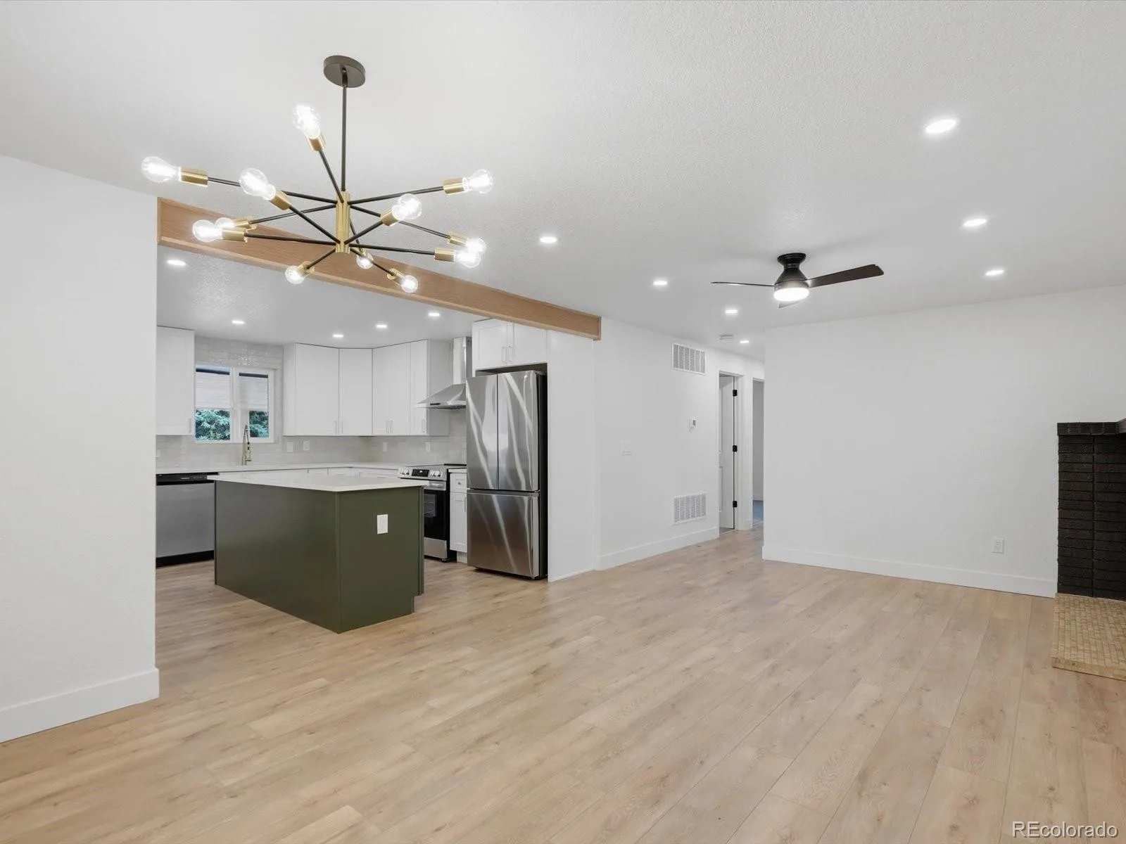 3455 W Powers Place Littleton CO 80123 | MLS #REC8142667 08152026222020 1600 46
