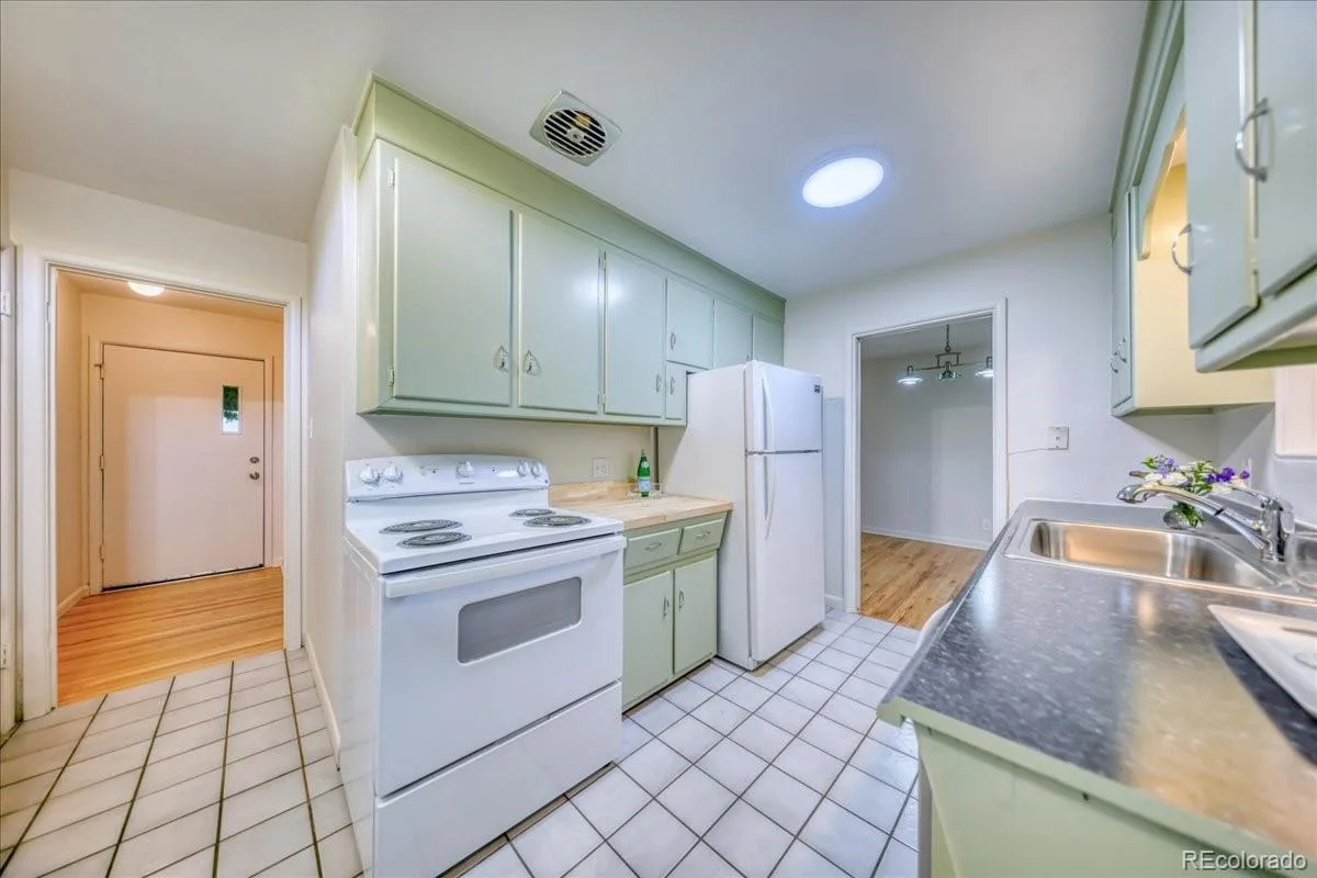 4701 Indiana Street Golden CO 80403 | MLS #REC8143507 08262026233701 1200 10