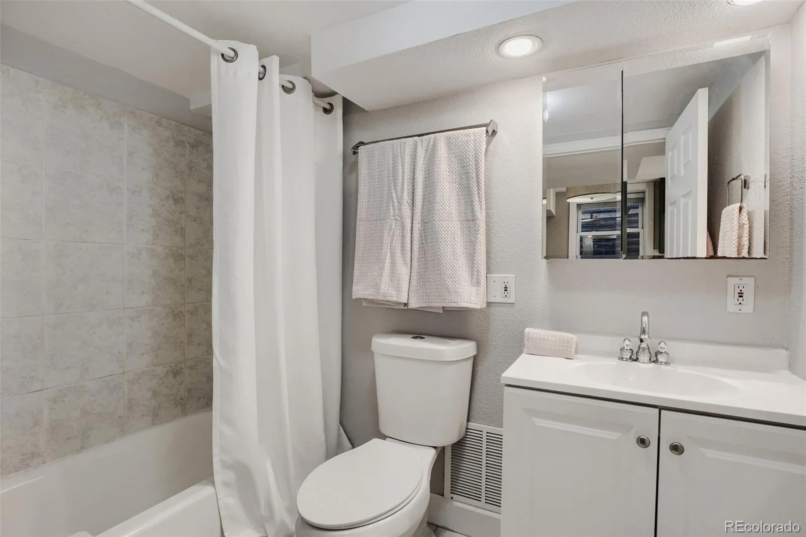 10 S Lincoln Street Denver CO 80209 MLS #REC8153277 05162026041556 1600 33
