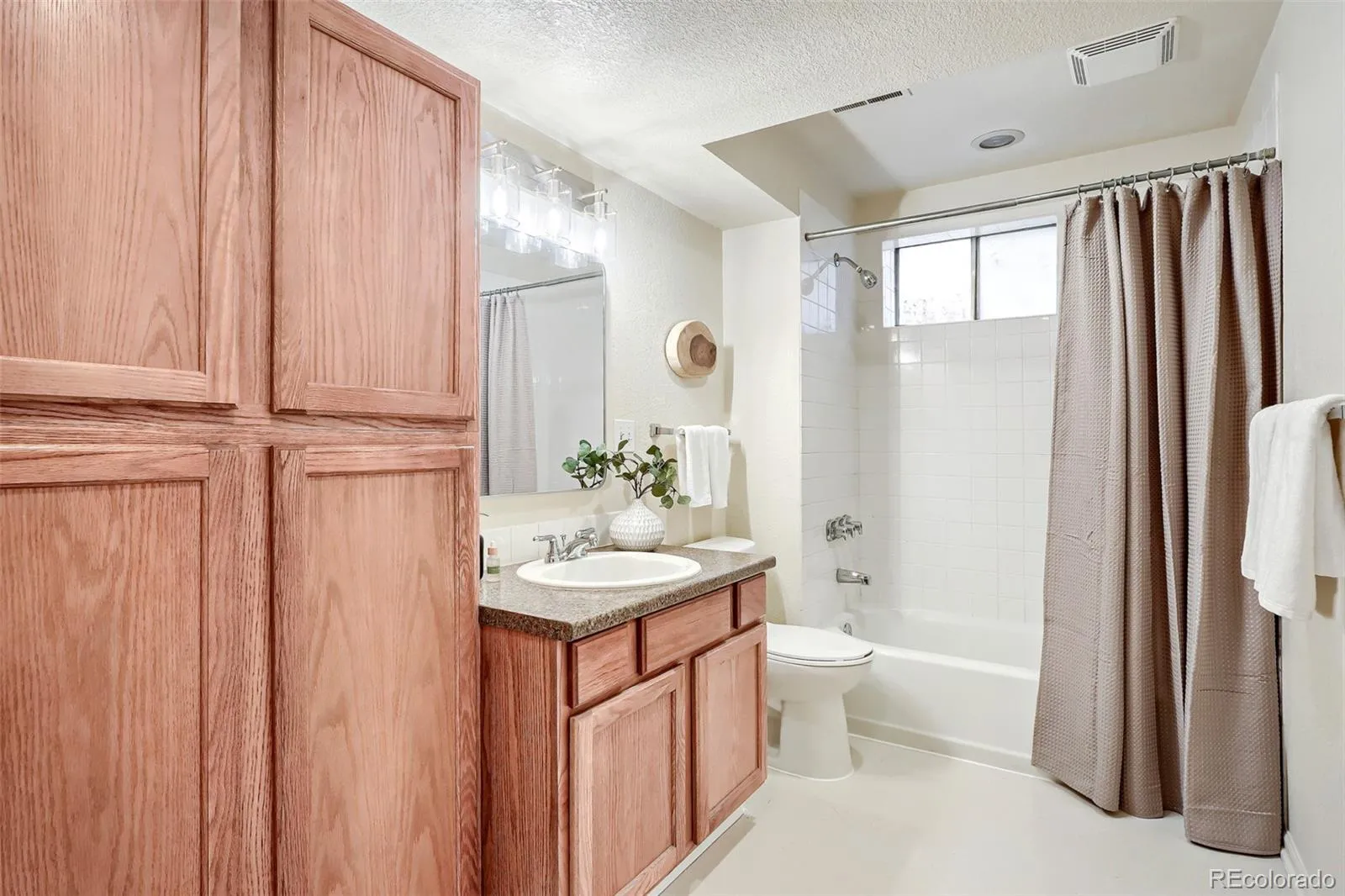 04162026003653 1600 22