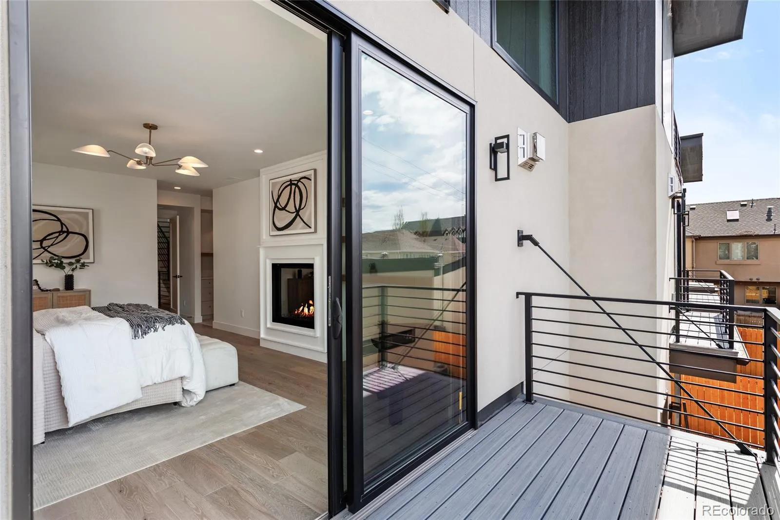 04042026232416 1600 16