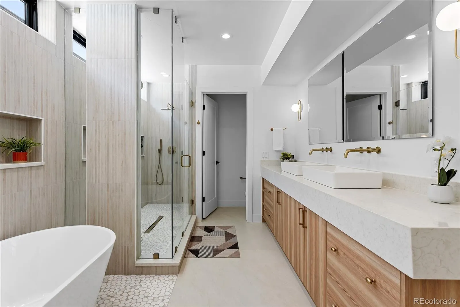 04042026232416 1600 18