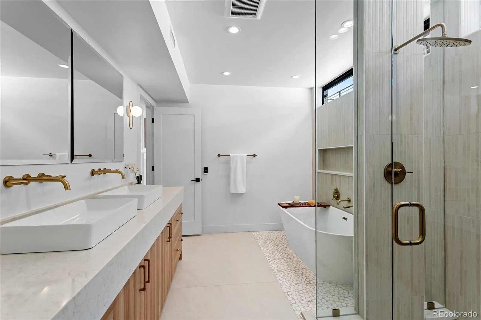 04042026232416 1600 19