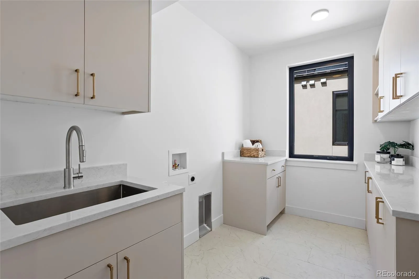 04042026232416 1600 22