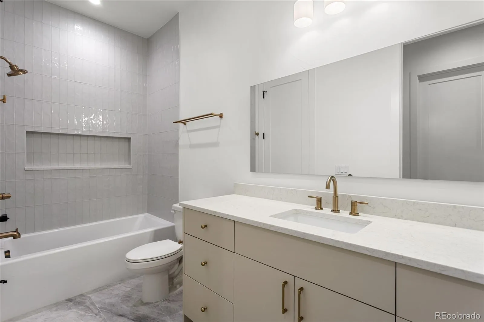 04042026232416 1600 37