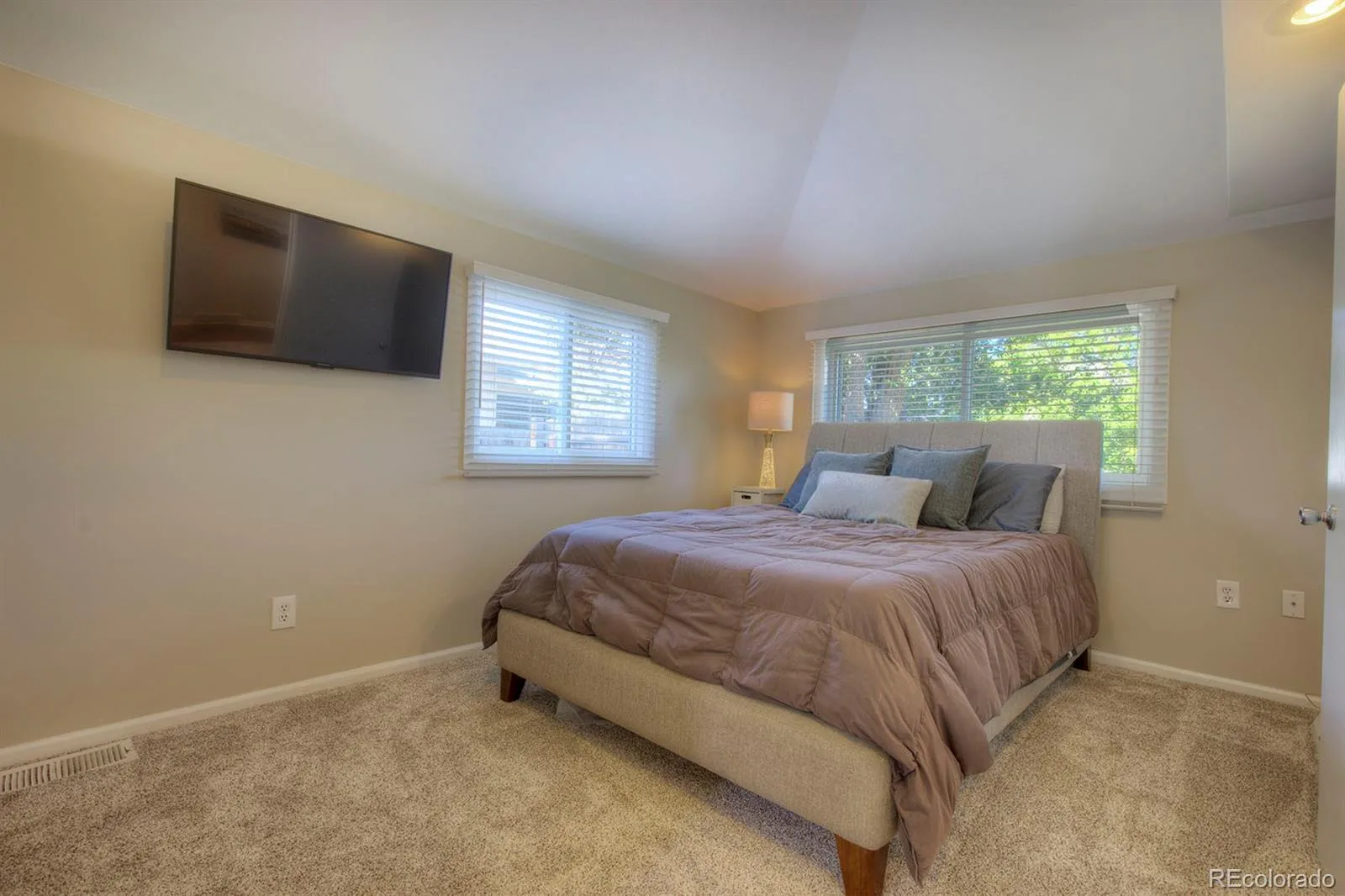 5656 S Elmwood Street Littleton CO 80120 | MLS #REC8178647 07232026191820 1600 18