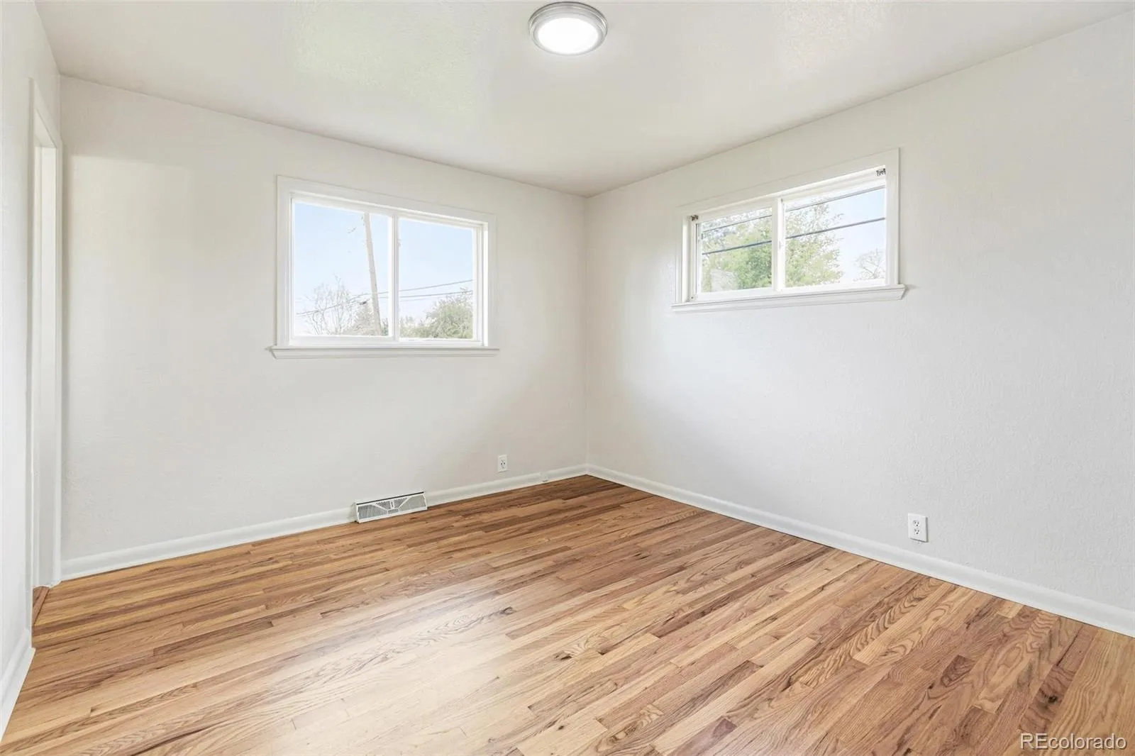 5494 S Knox Court Littleton CO 80123 MLS #REC8182512 05092026192238 1600 11