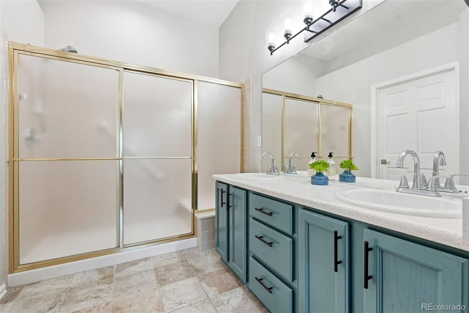 1685 S Emporia Court Aurora CO 80247 MLS #REC8189996 05212026185554 1600 18