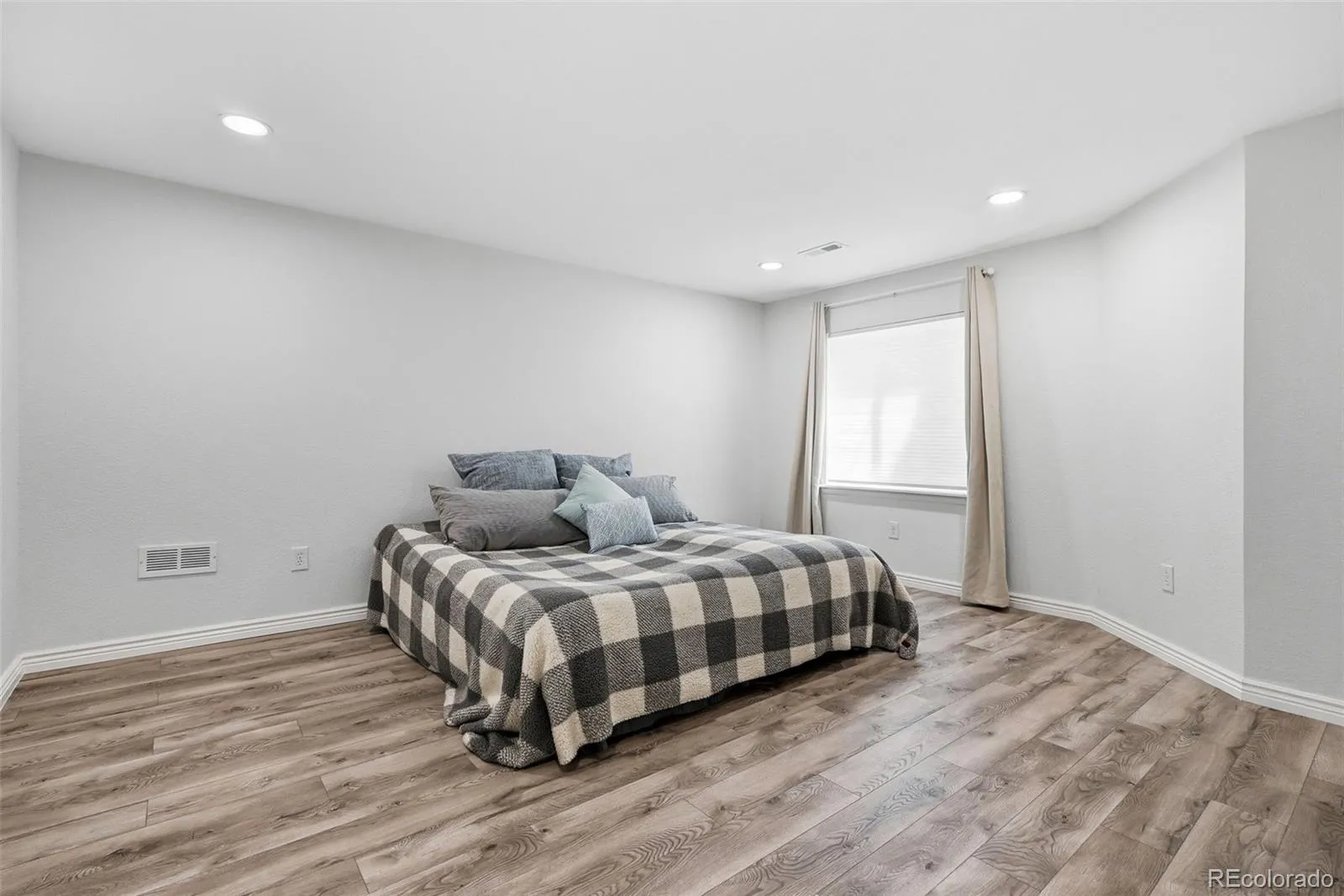 1685 S Emporia Court Aurora CO 80247 MLS #REC8189996 05212026185554 1600 24