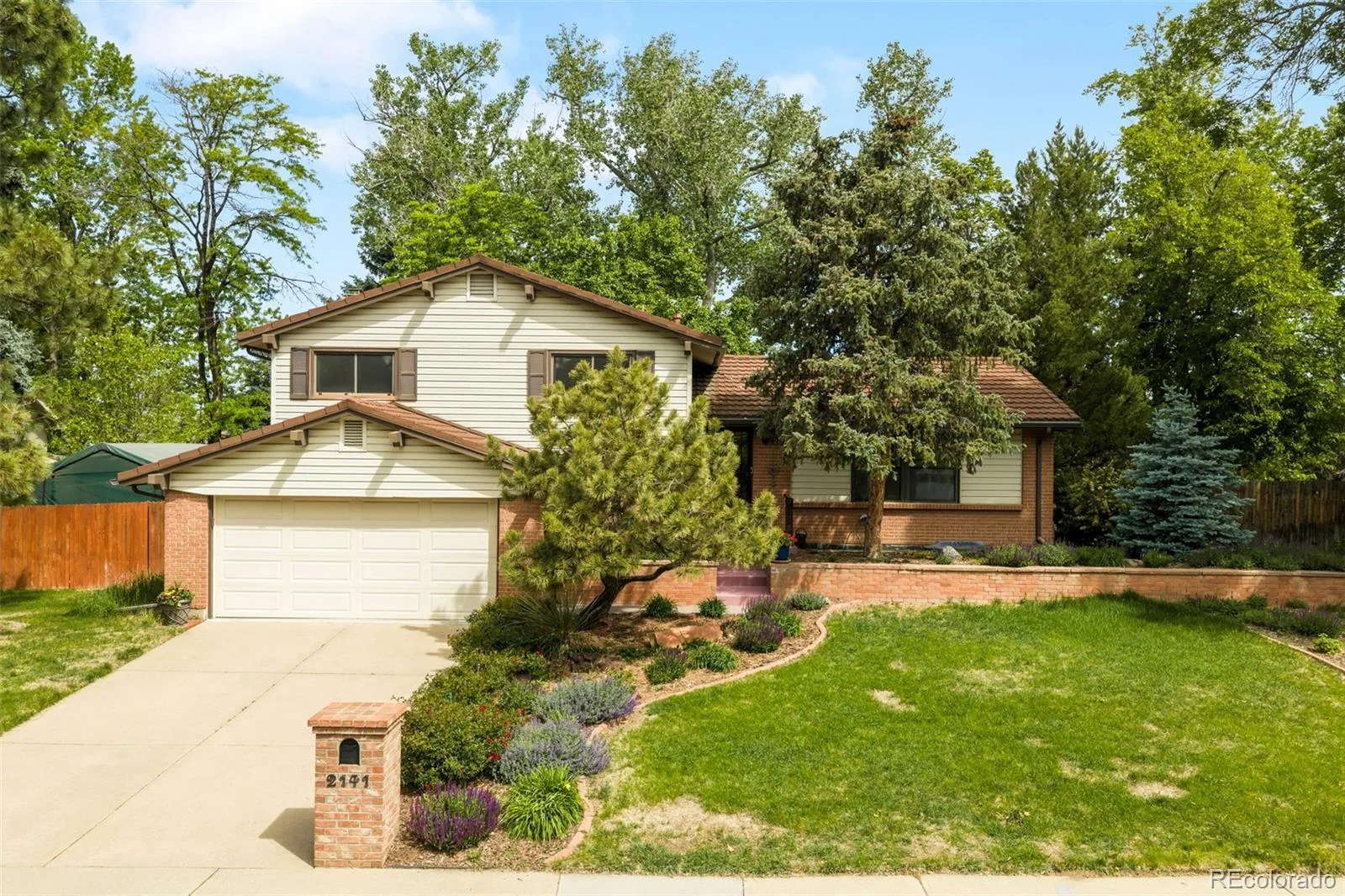 2141 S Dallas Street Denver CO 80231 MLS #REC8190567 06012026231515 1600 40