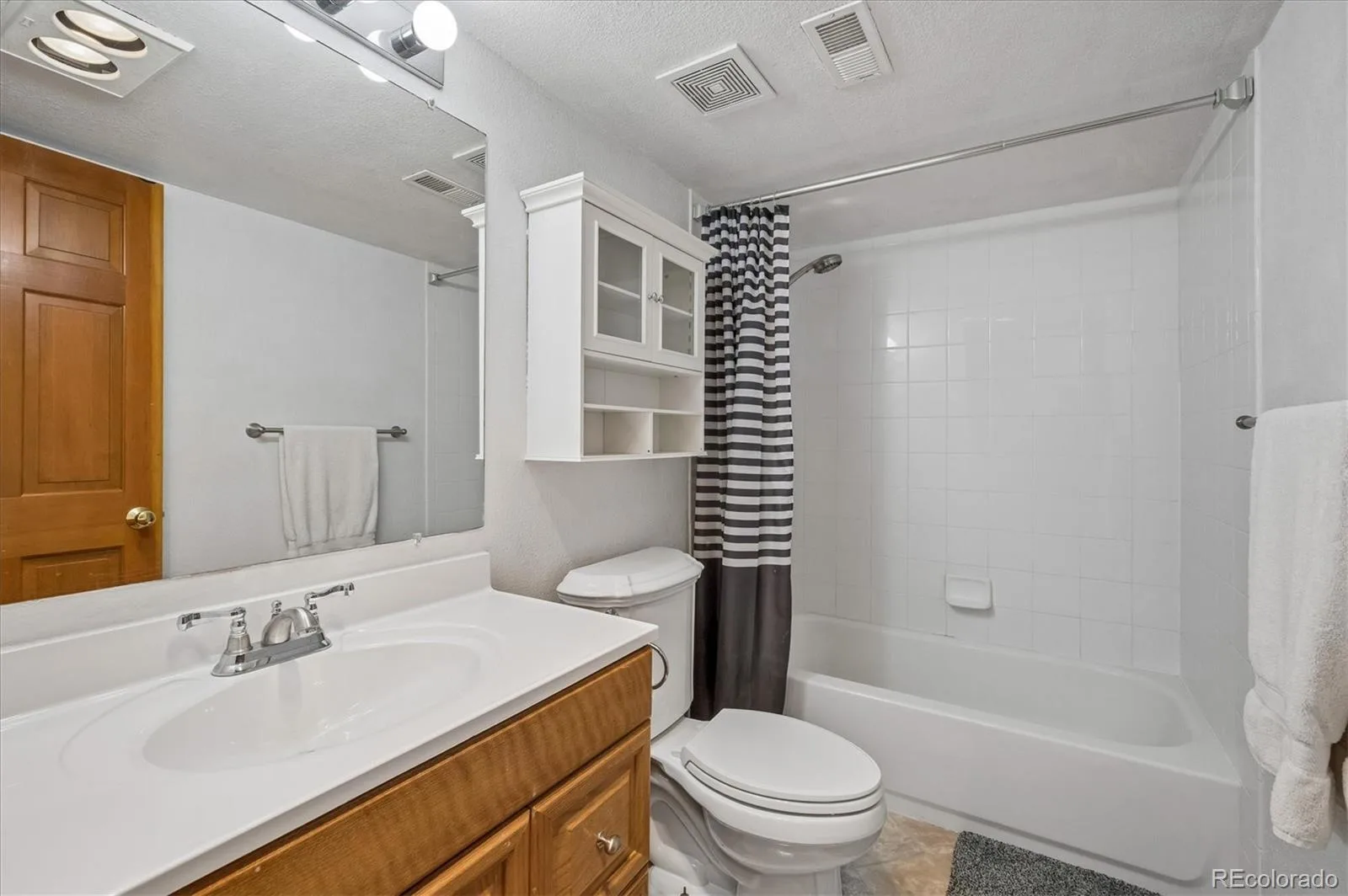 10003 Armadillo Drive Lone Tree CO 80124 MLS #REC8191728 06022026190019 1600 27