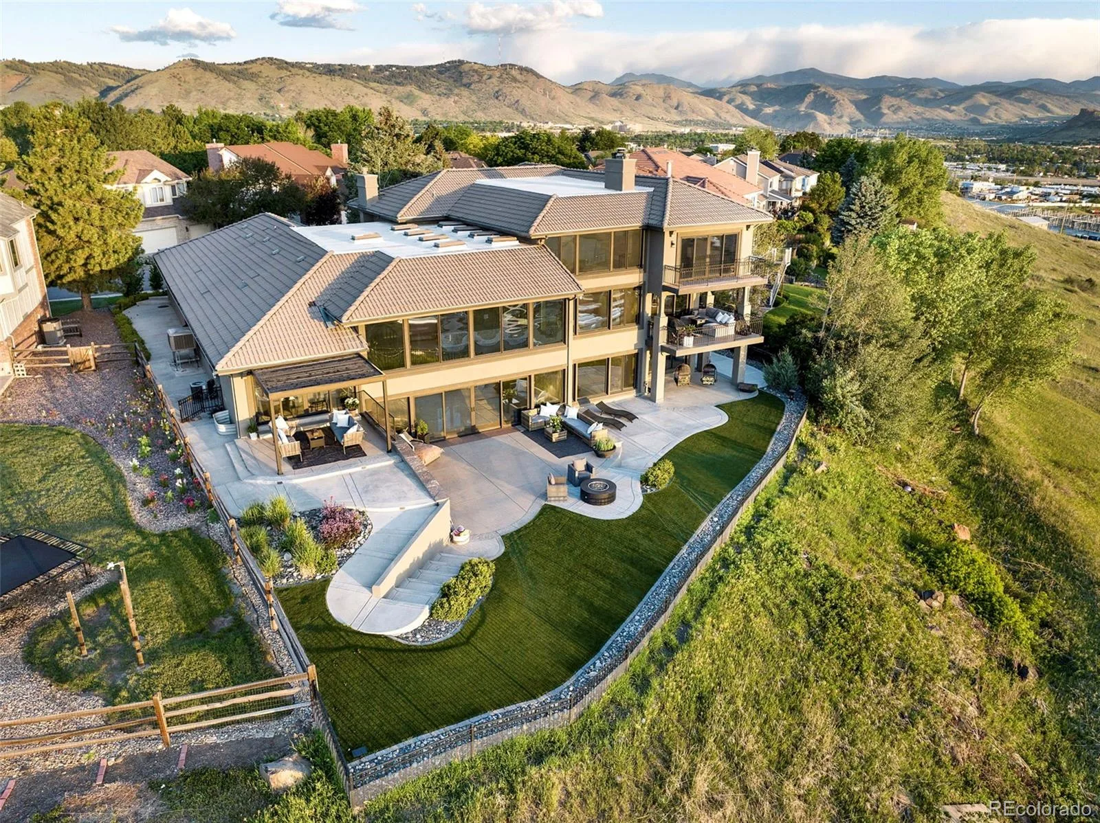 122 Loveland Way Golden CO 80401 | MLS #REC8195305 06202026055006 1600 48