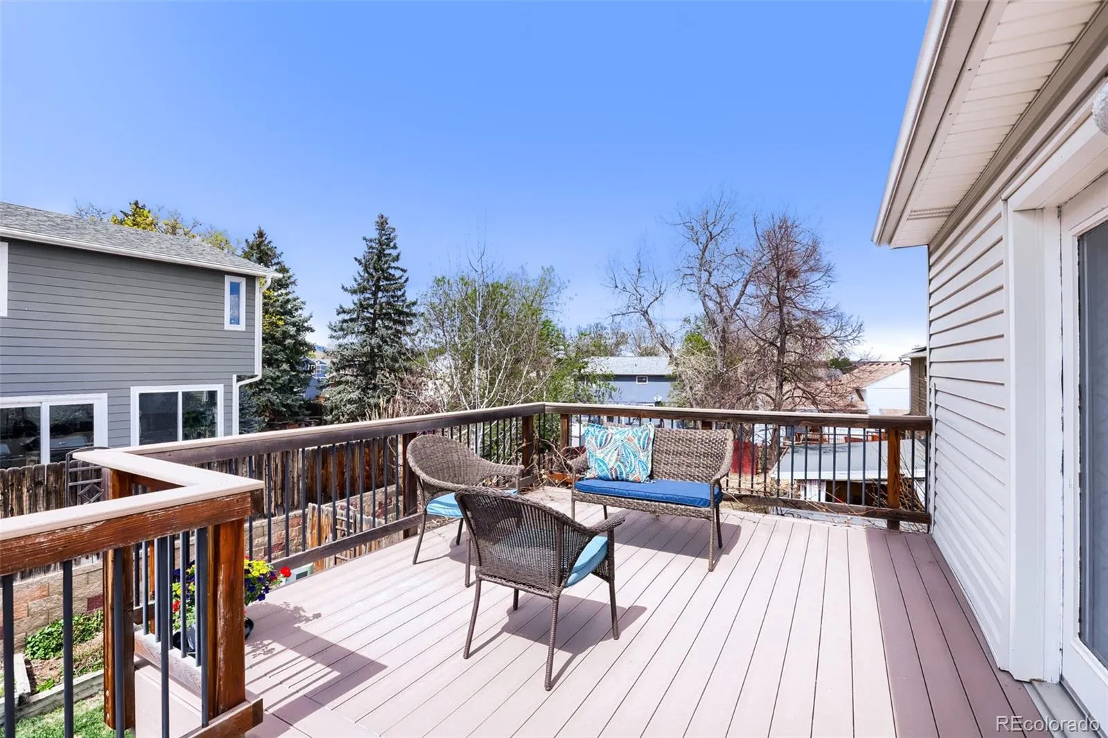 04152026211300 1600 19