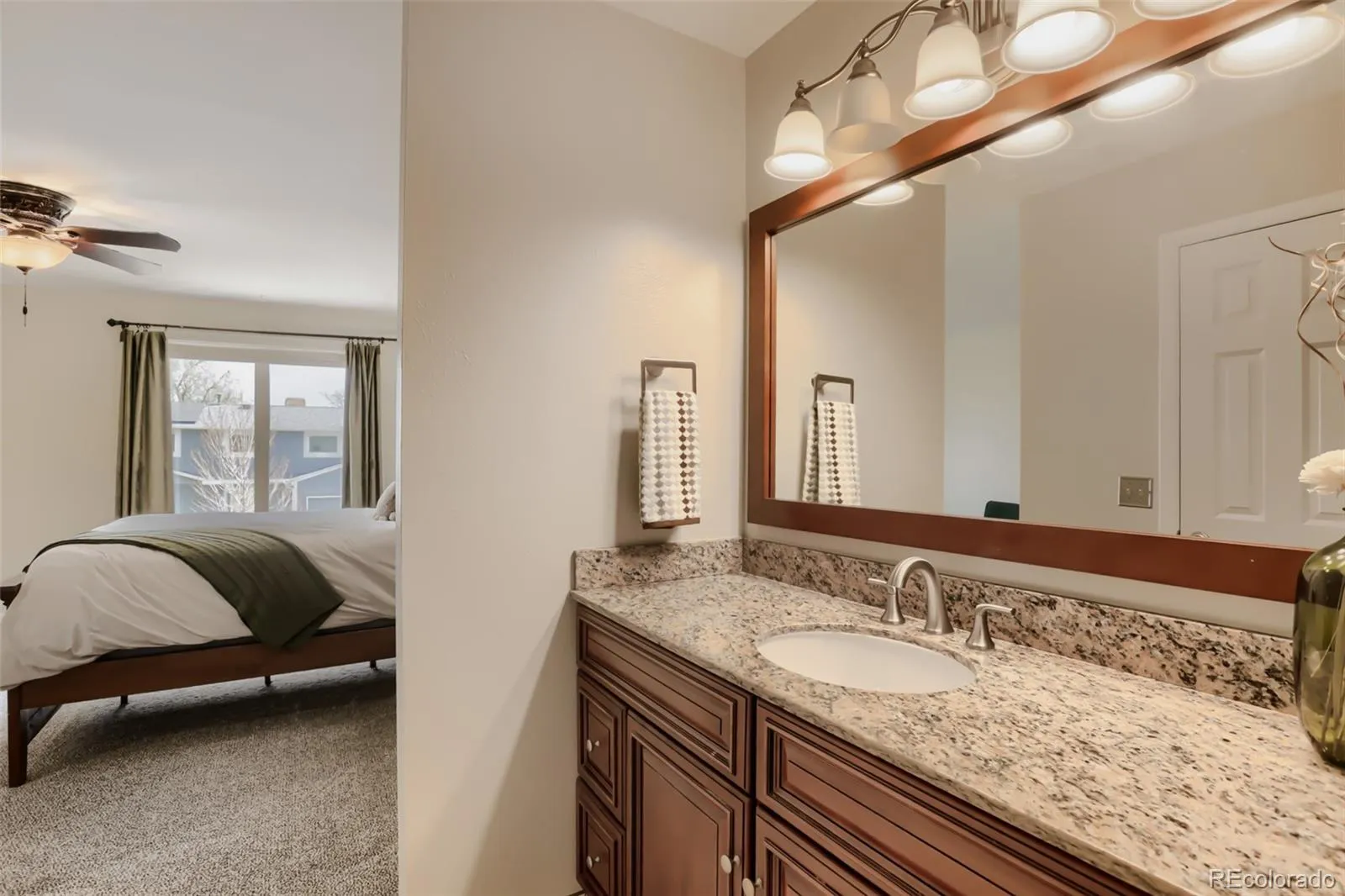 04152026211300 1600 26