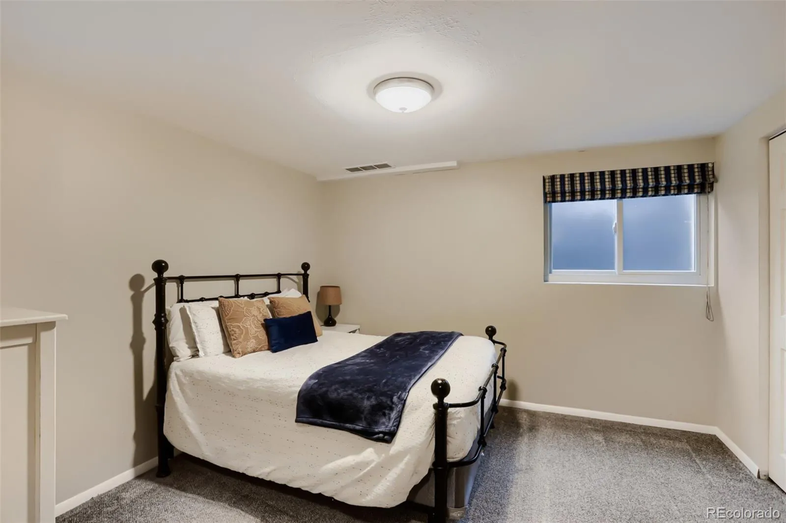 04152026211300 1600 28