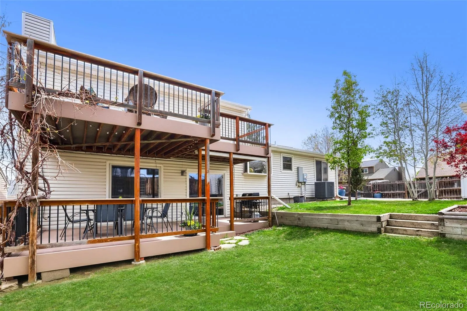 04152026211300 1600 32