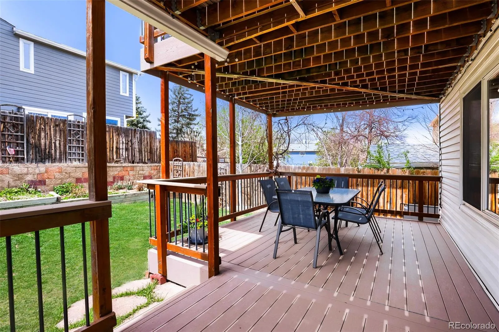 04152026211300 1600 33